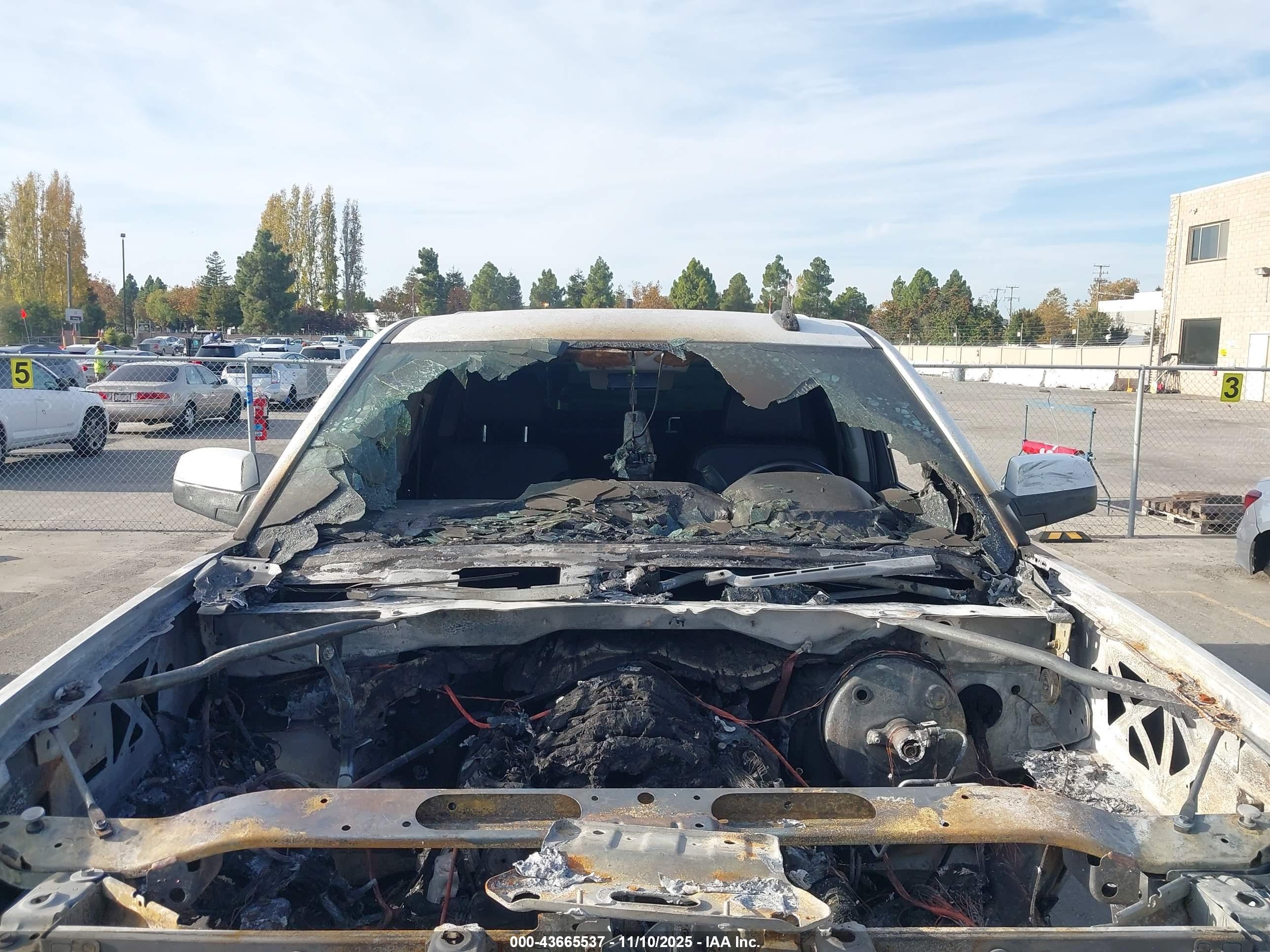 CHEVROLET SILVERADO image 10