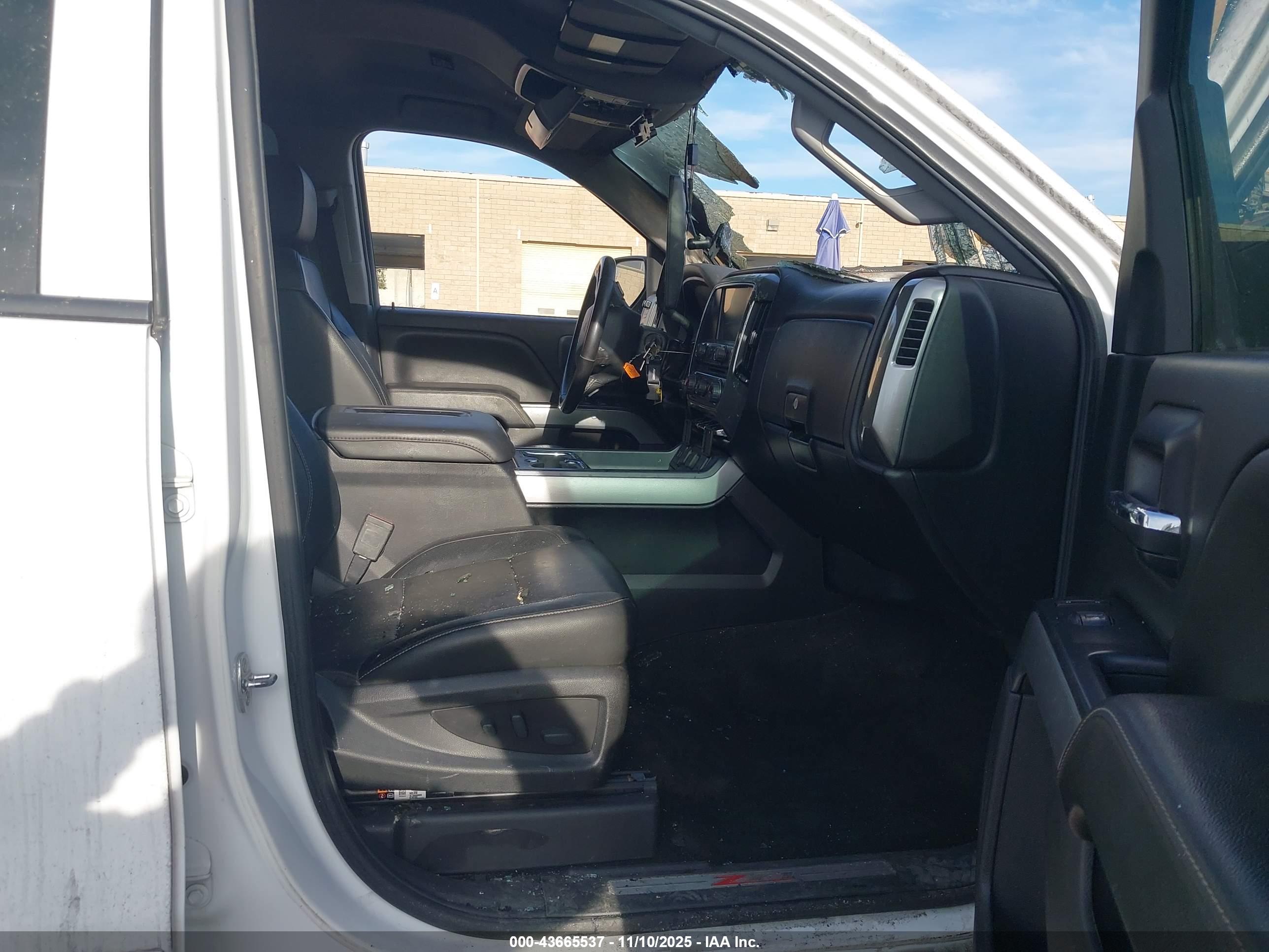 CHEVROLET SILVERADO image 5
