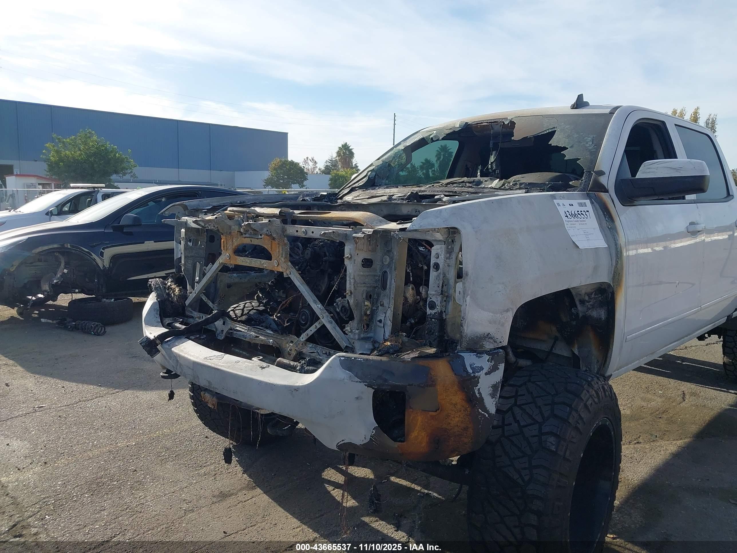 CHEVROLET SILVERADO image 6