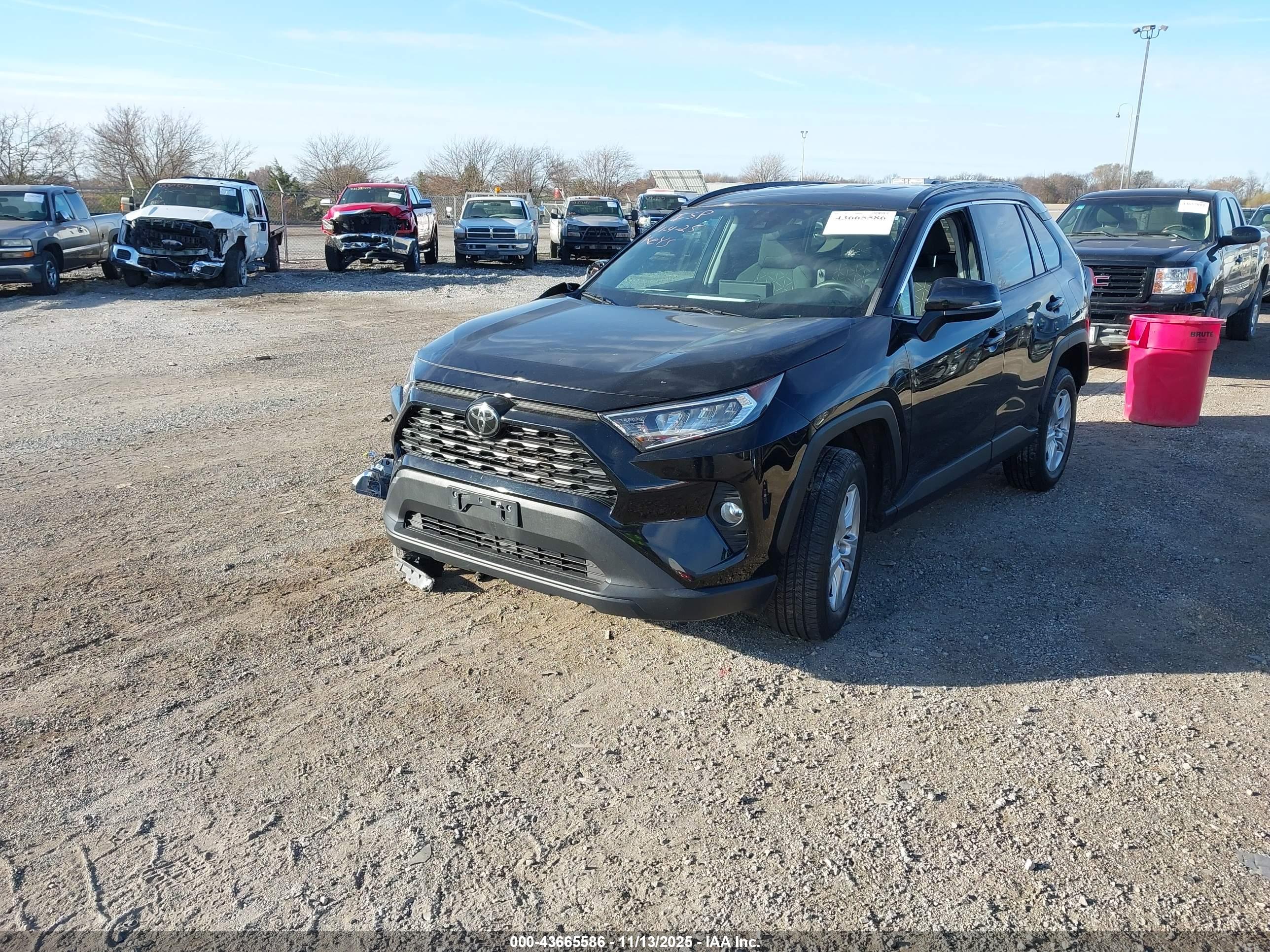 TOYOTA RAV4 image 2