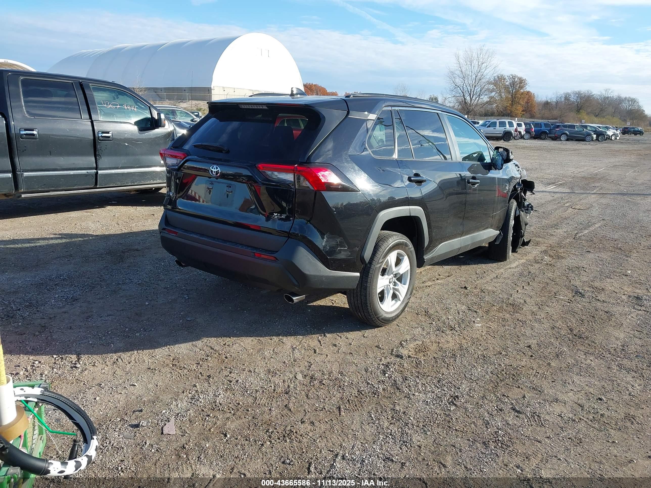 TOYOTA RAV4 image 4