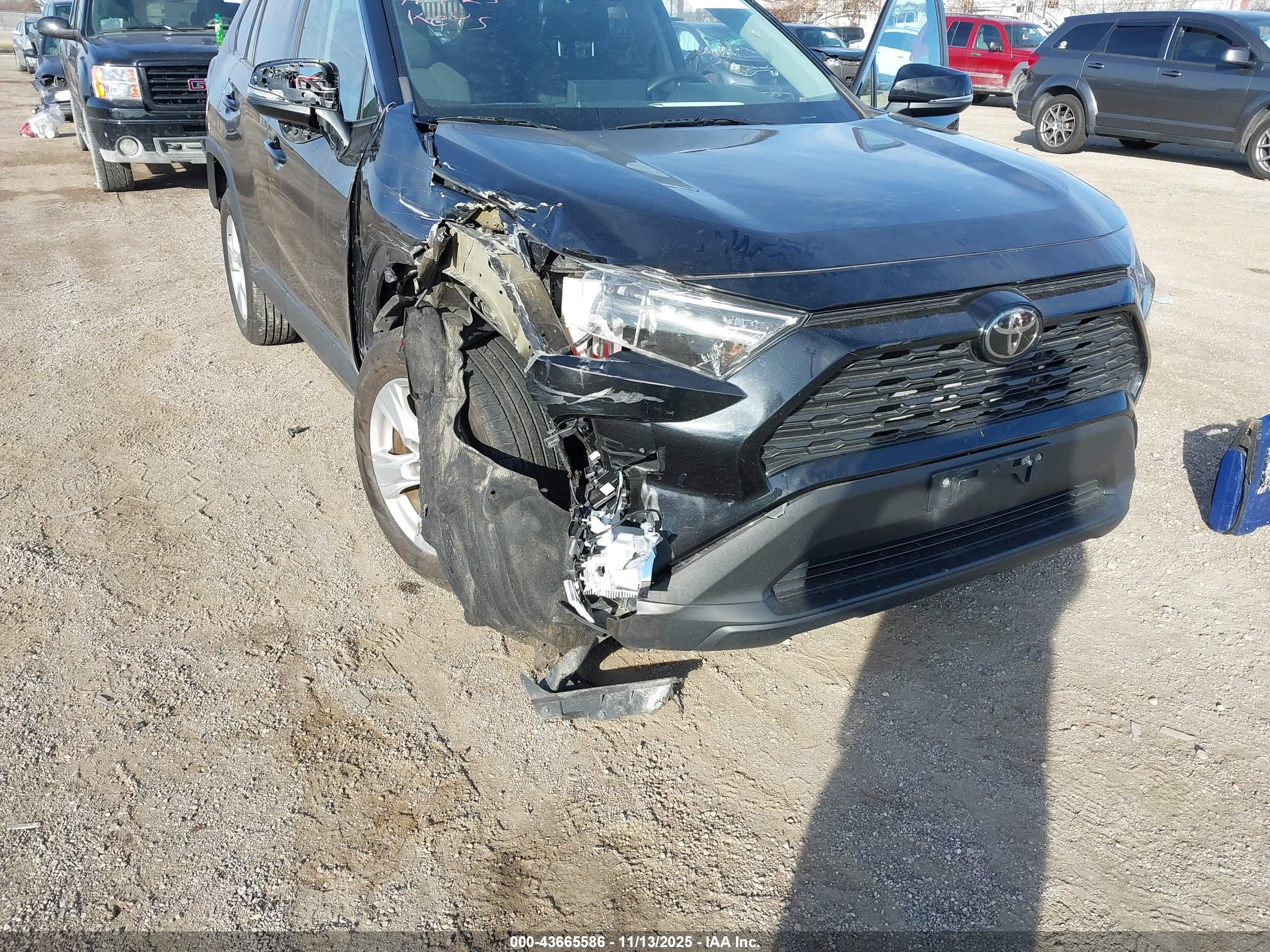 TOYOTA RAV4 image 6