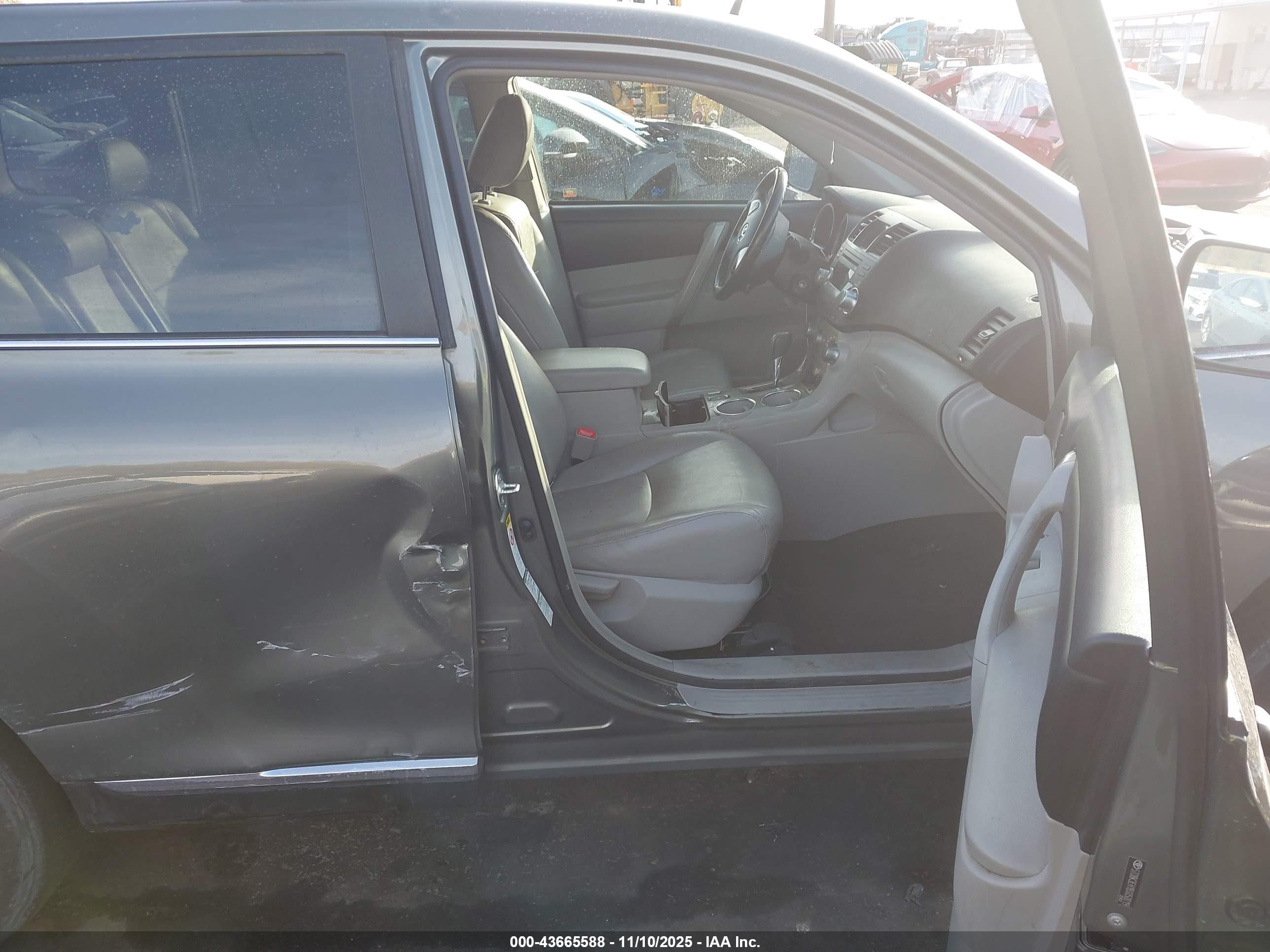 TOYOTA HIGHLANDER image 5