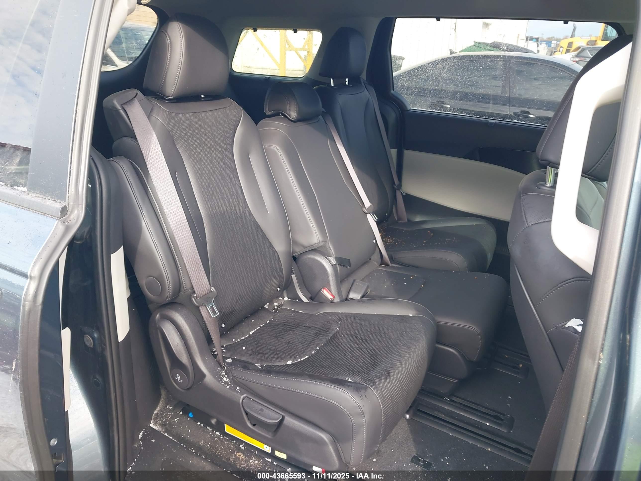 KIA CARNIVAL image 8