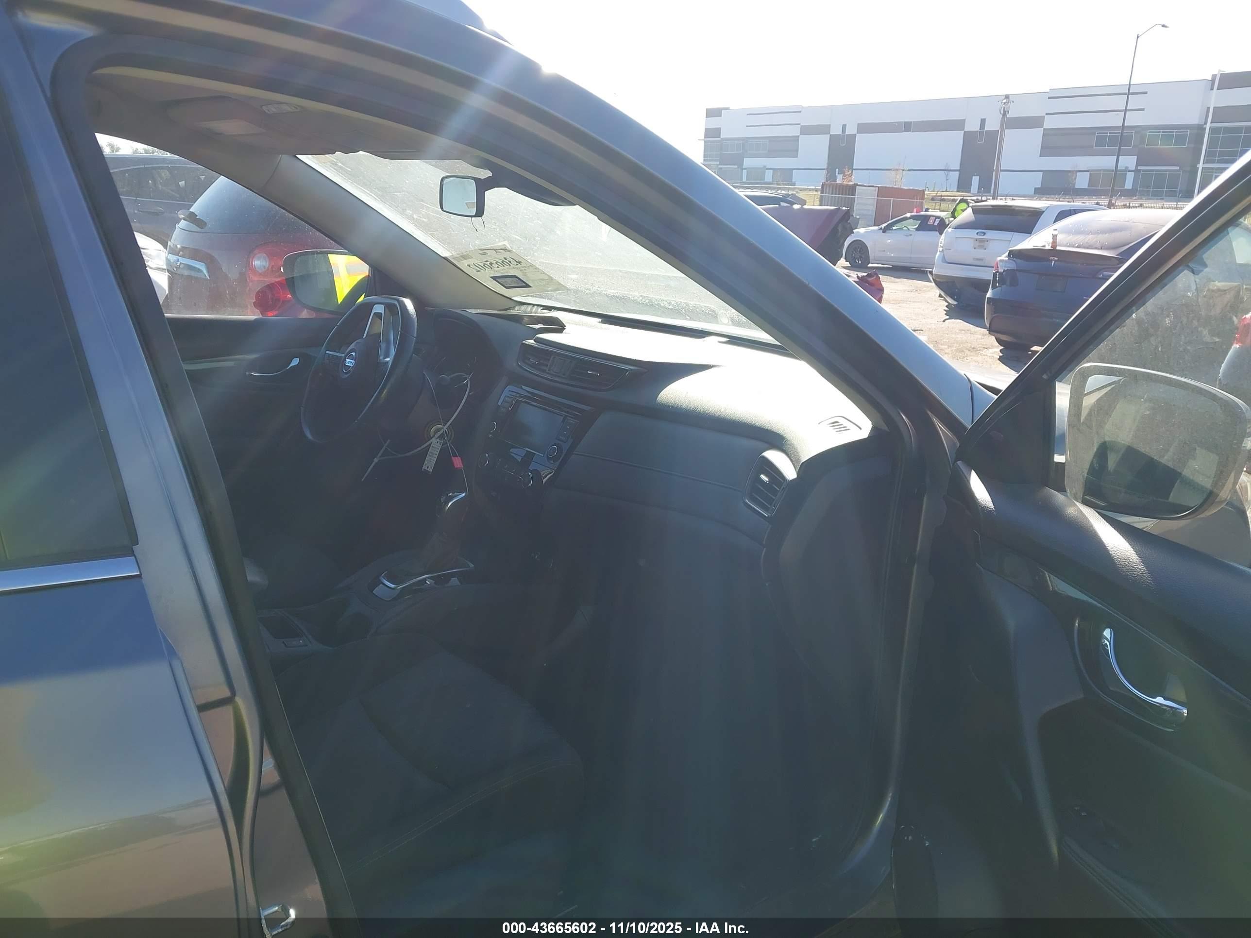 NISSAN ROGUE image 5