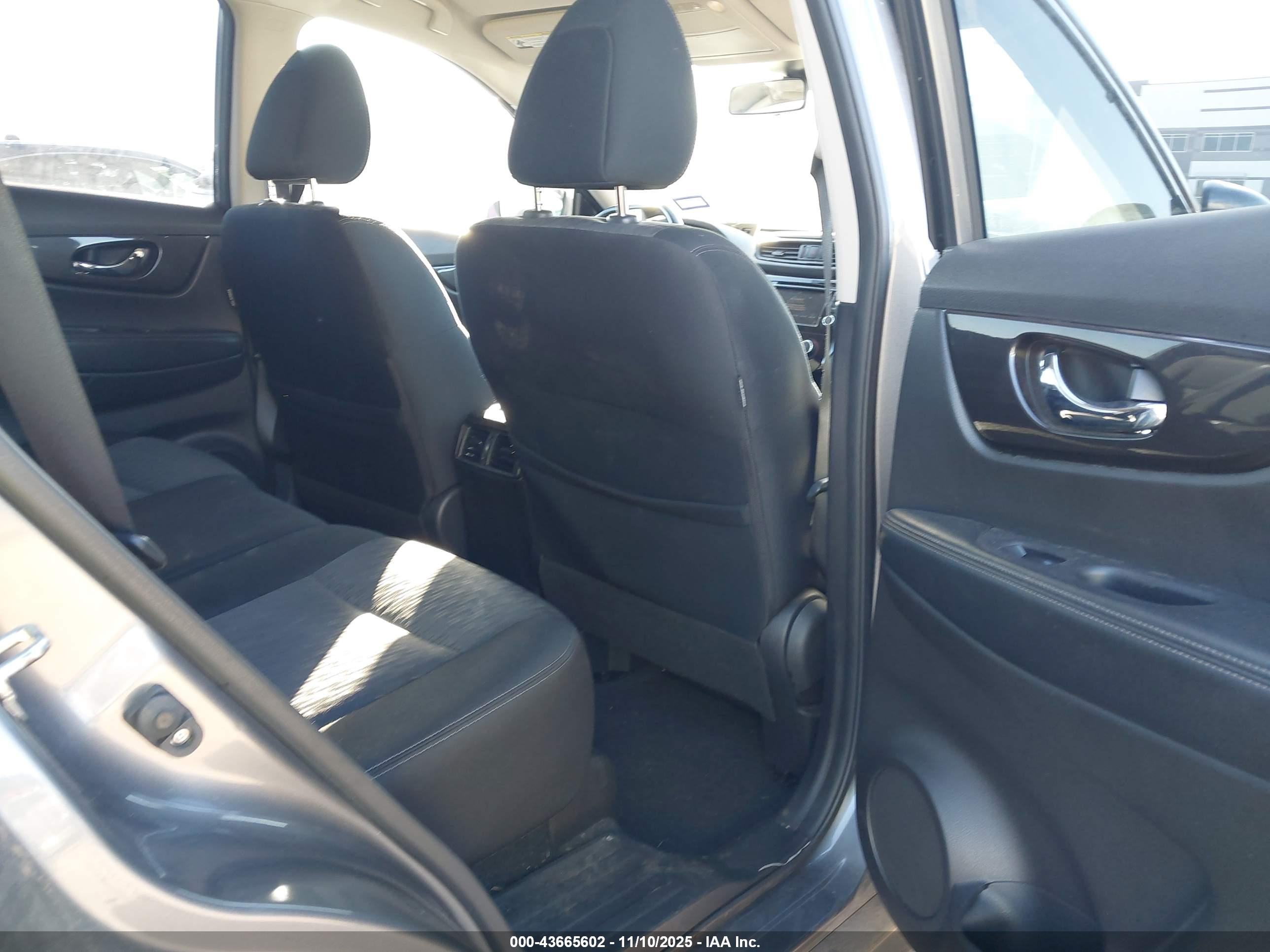 NISSAN ROGUE image 8