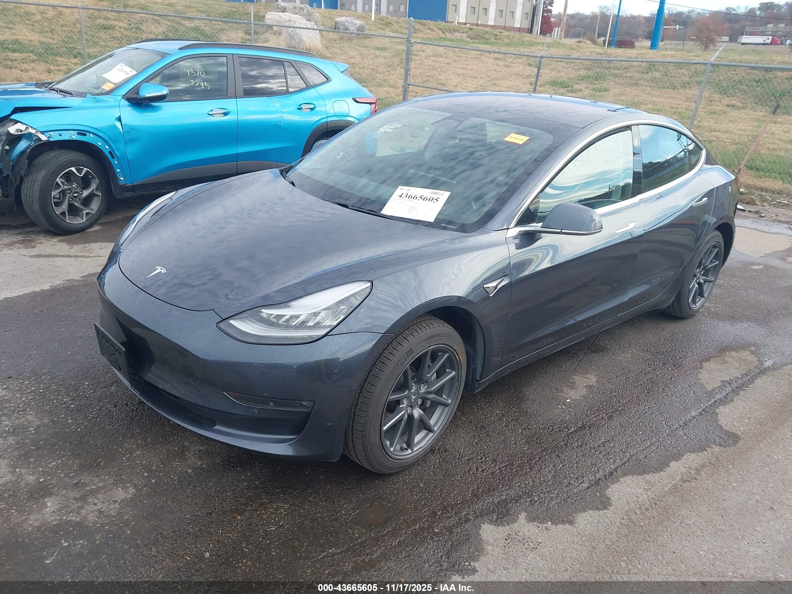 TESLA MODEL image 2