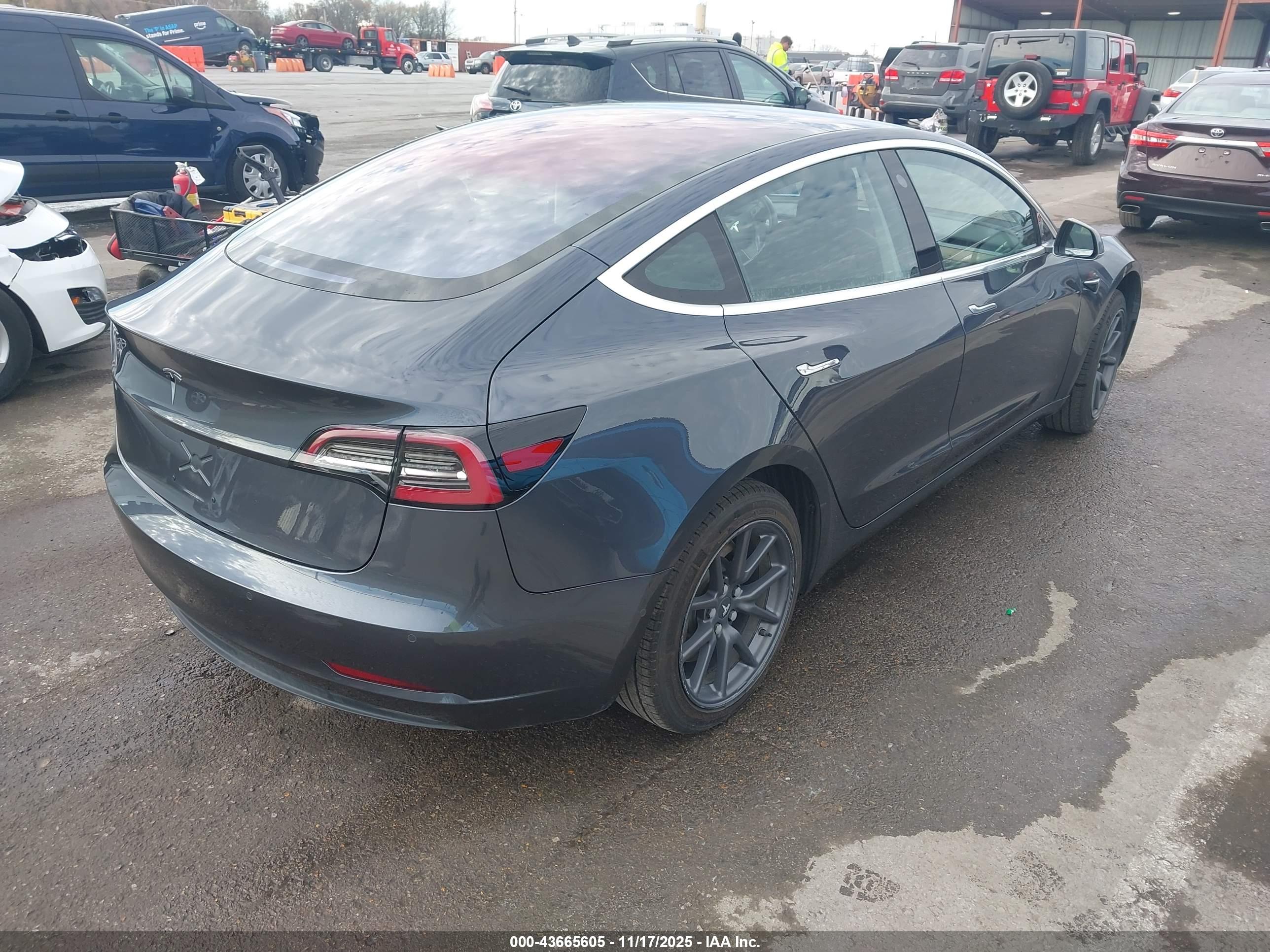 TESLA MODEL image 4