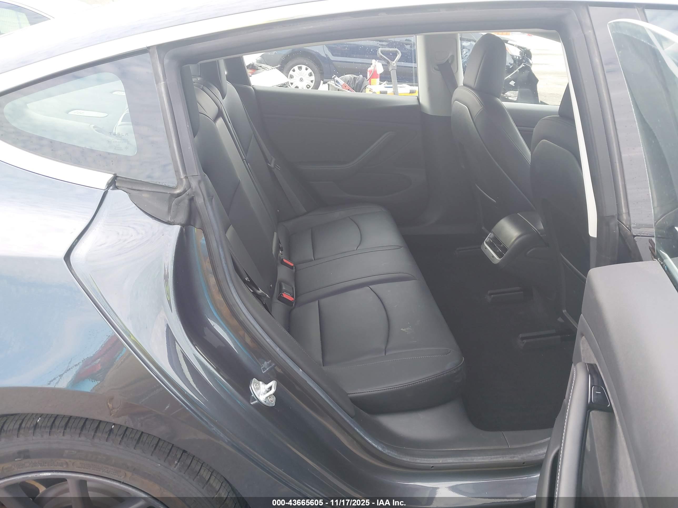 TESLA MODEL image 8