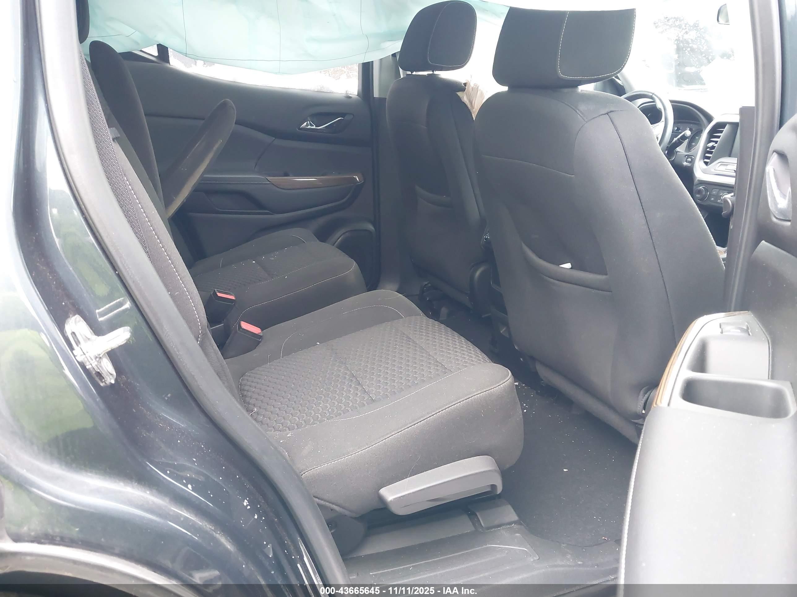 GMC ACADIA image 8