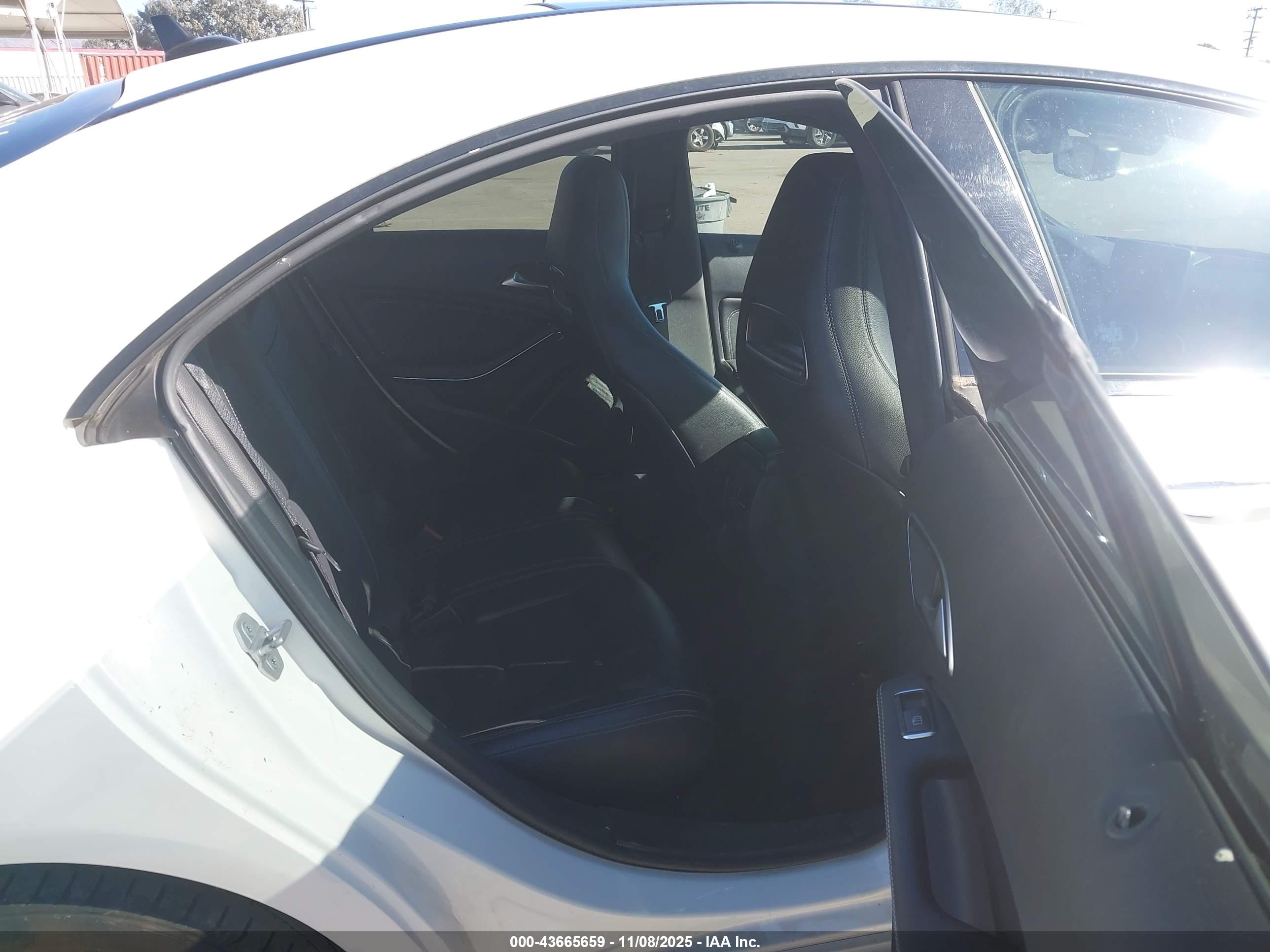 MERCEDES-BENZ CLA image 8