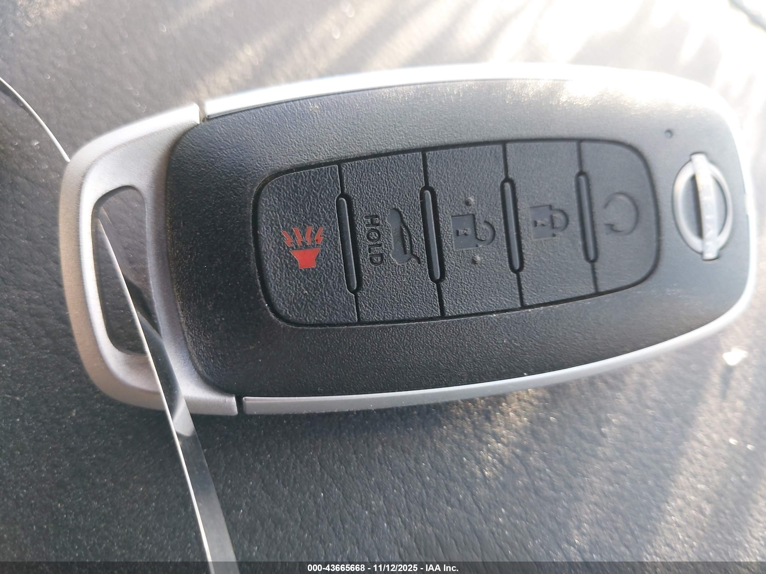 NISSAN ROGUE image 11