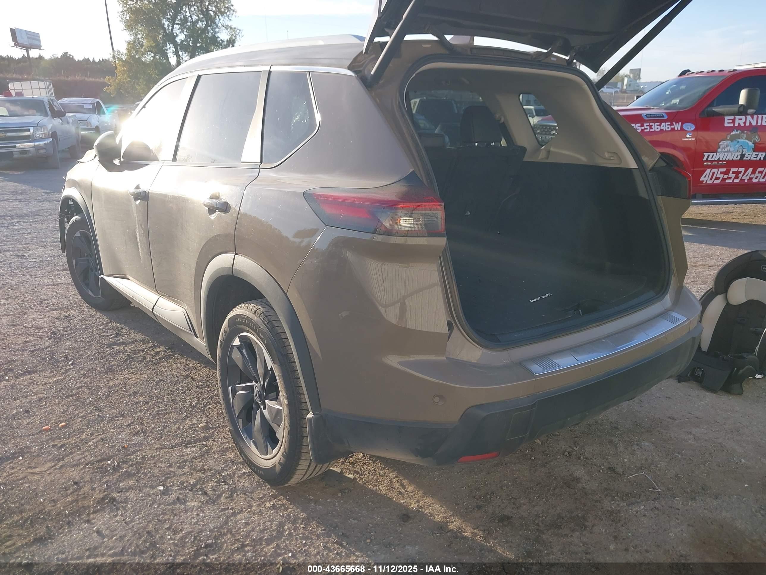NISSAN ROGUE image 3