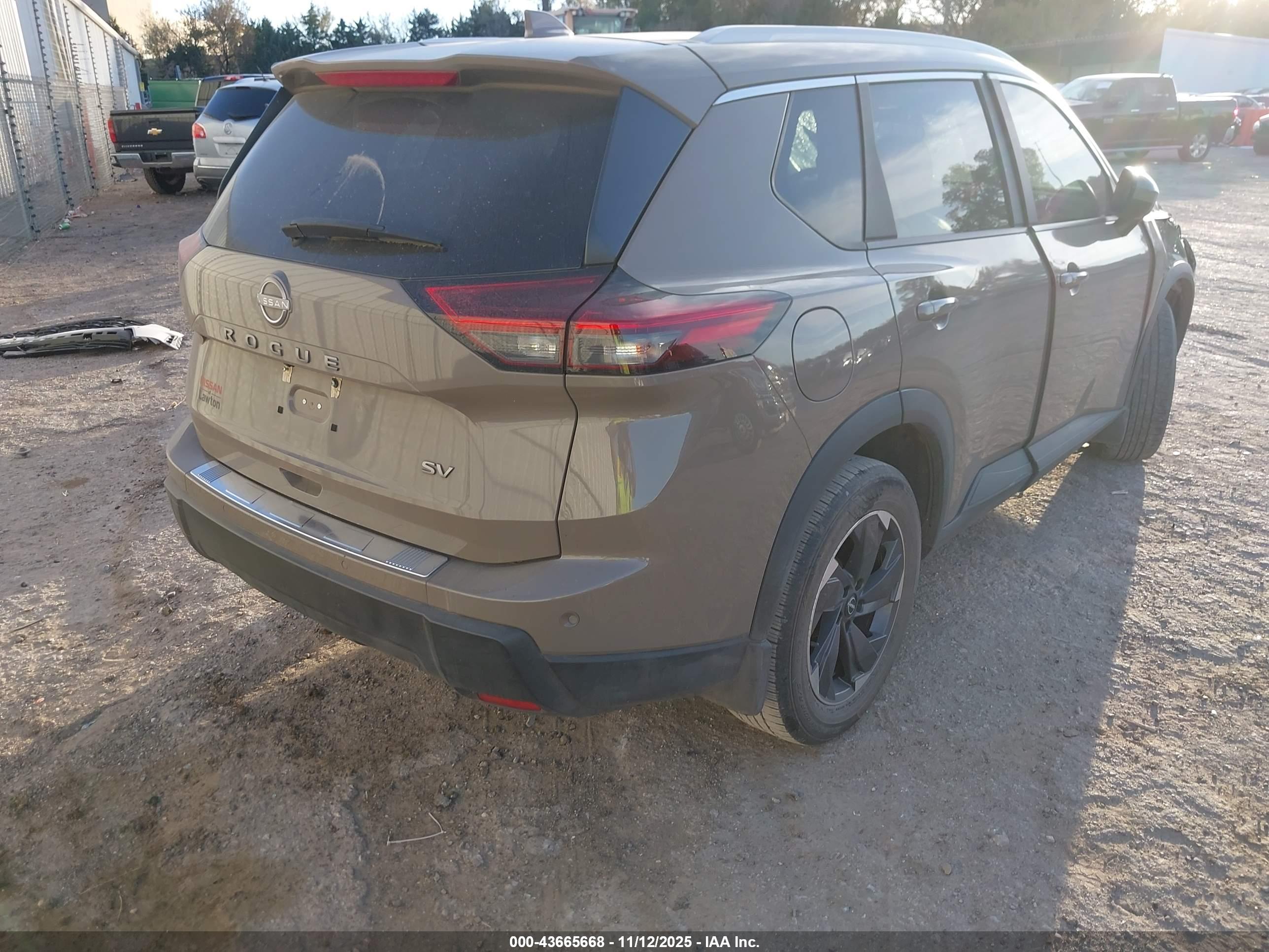 NISSAN ROGUE image 4