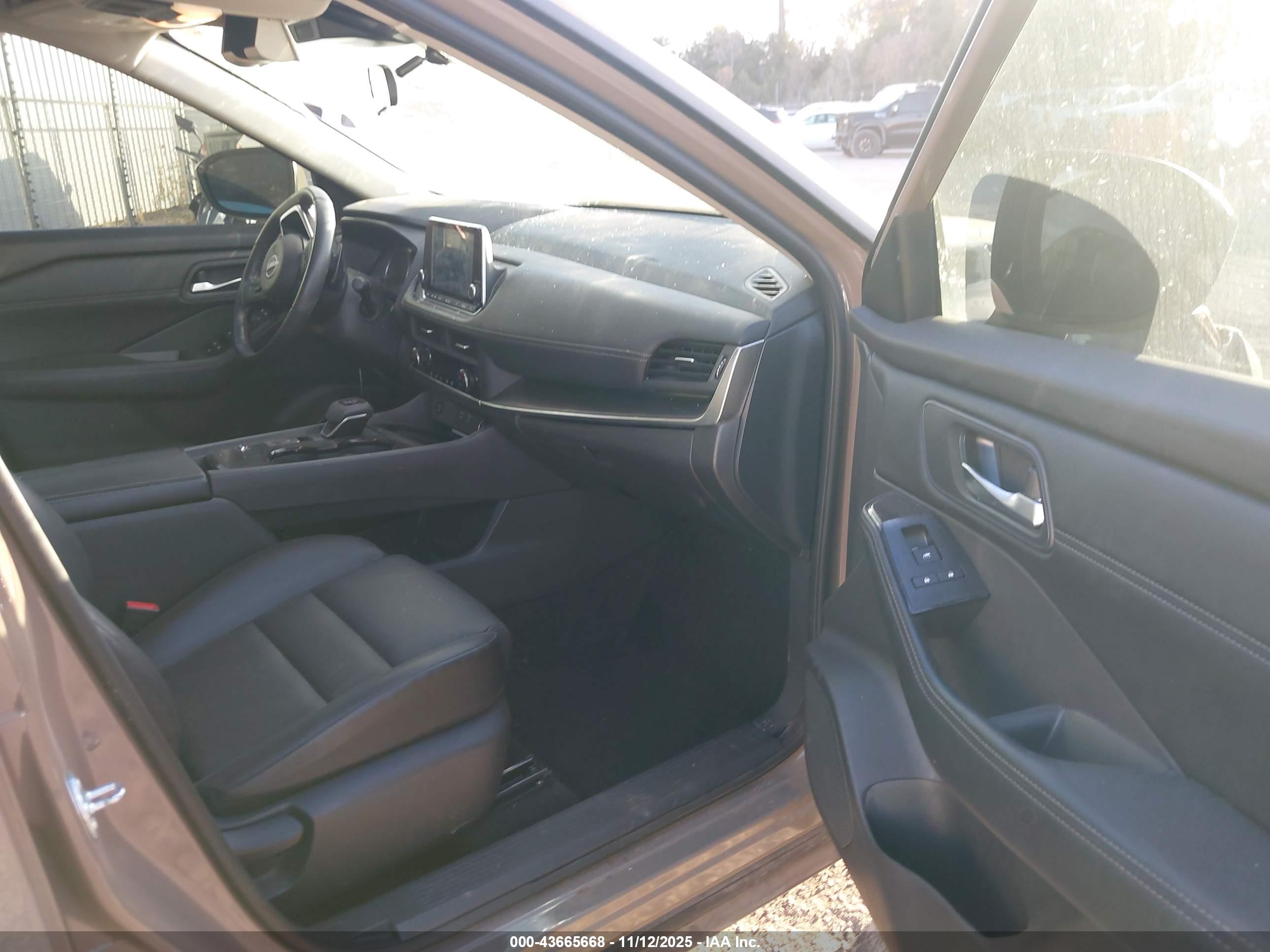 NISSAN ROGUE image 5