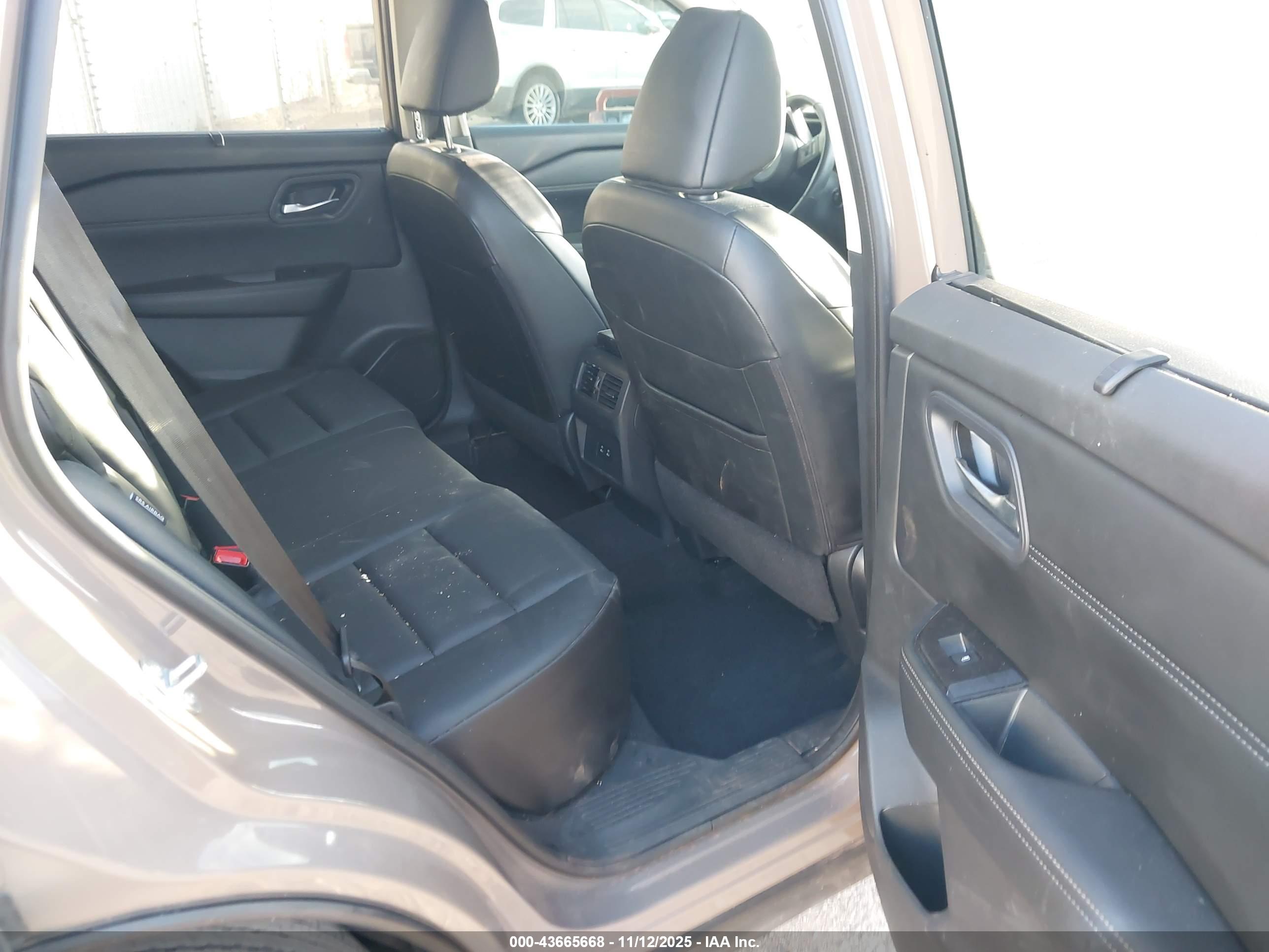 NISSAN ROGUE image 8