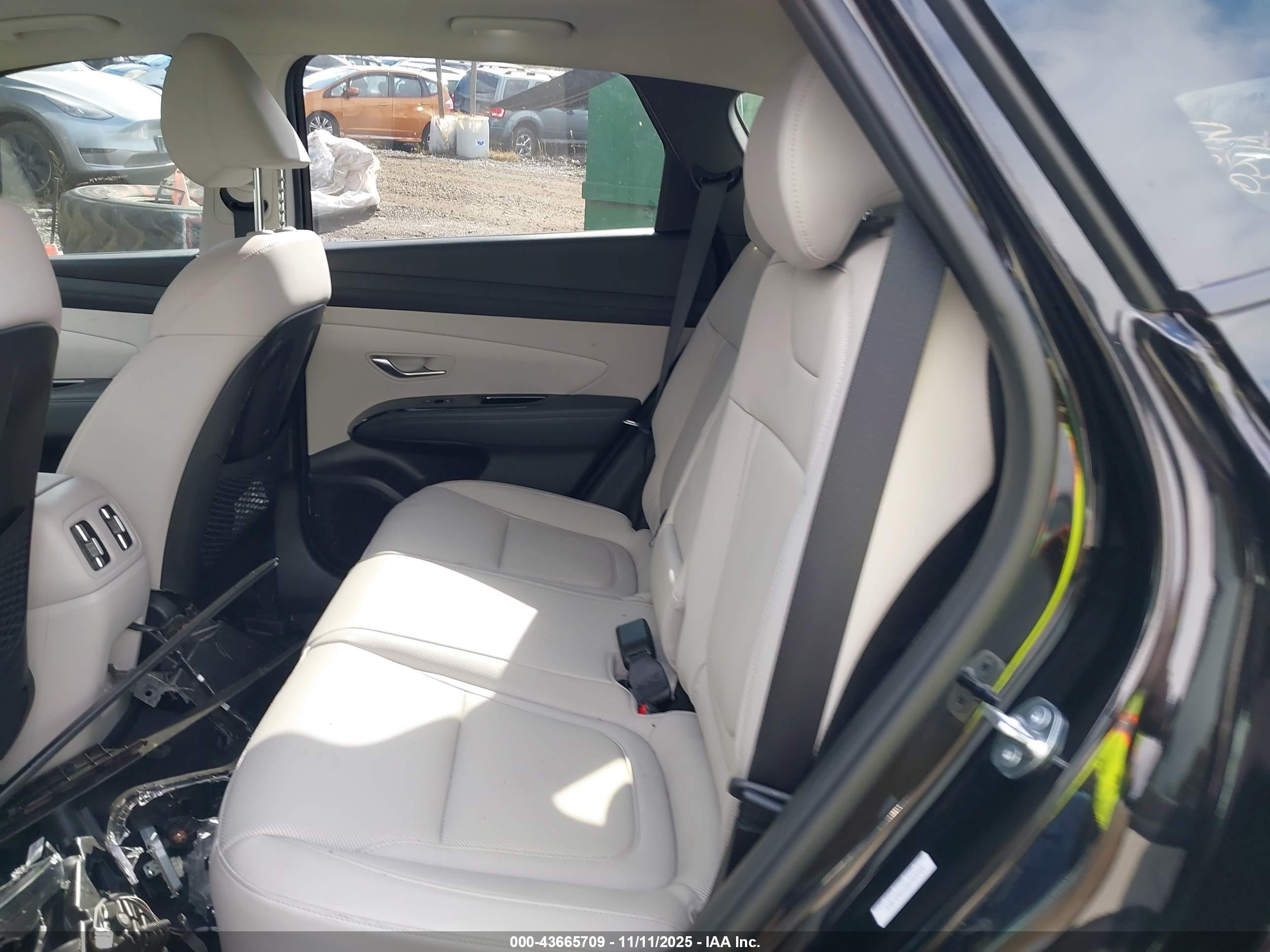 HYUNDAI TUCSON image 8