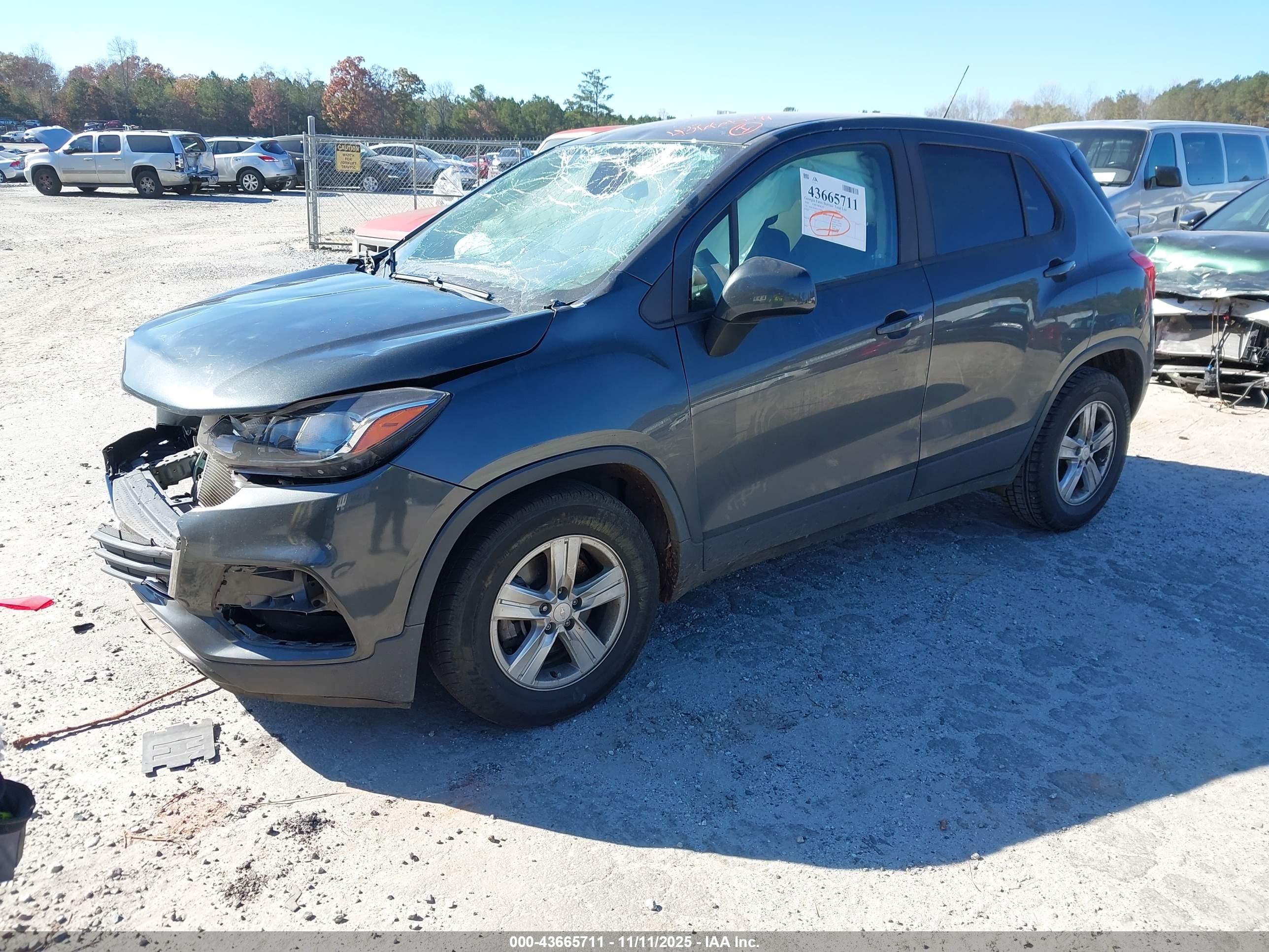 CHEVROLET TRAX image 2
