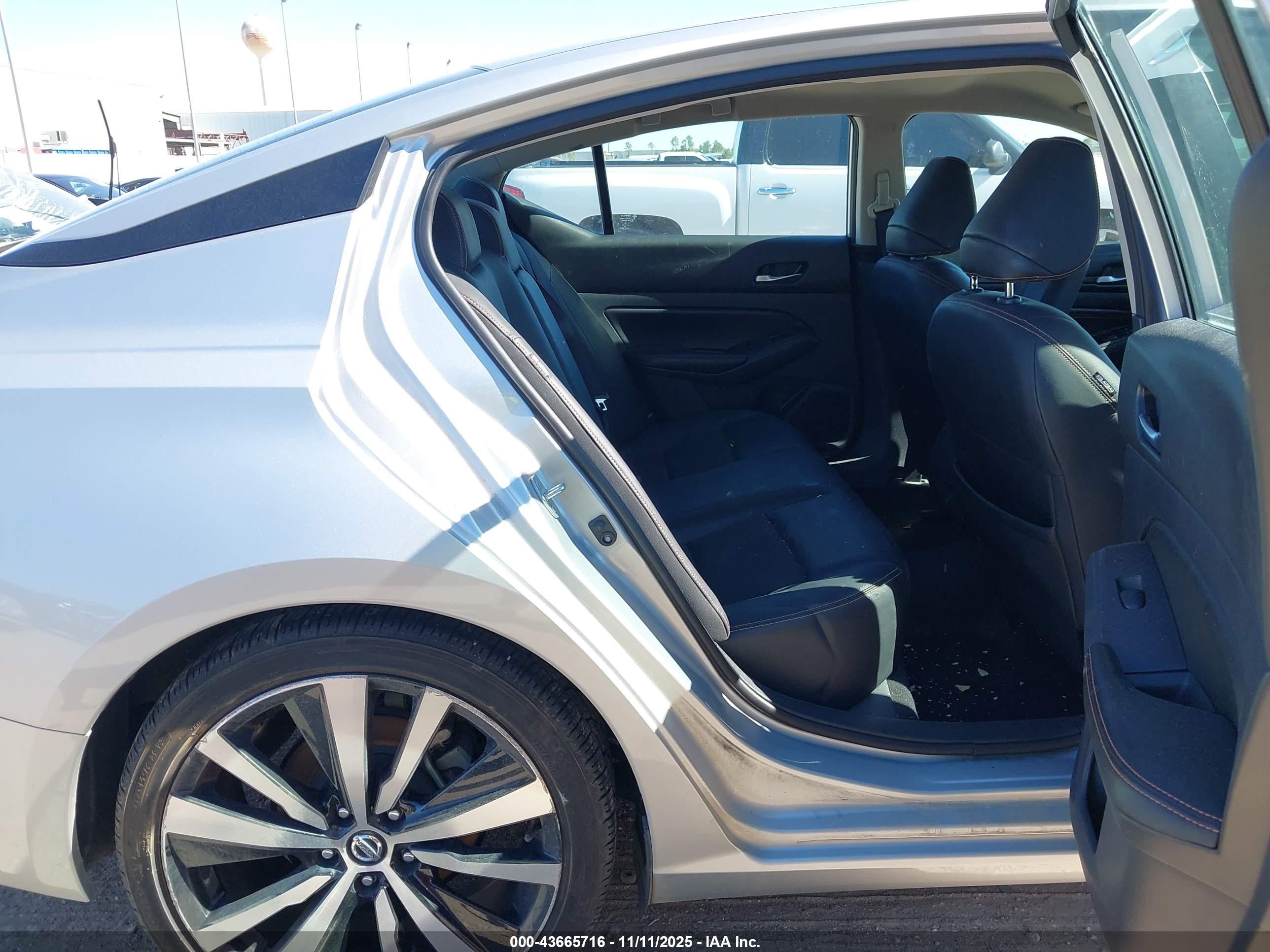 NISSAN ALTIMA image 8