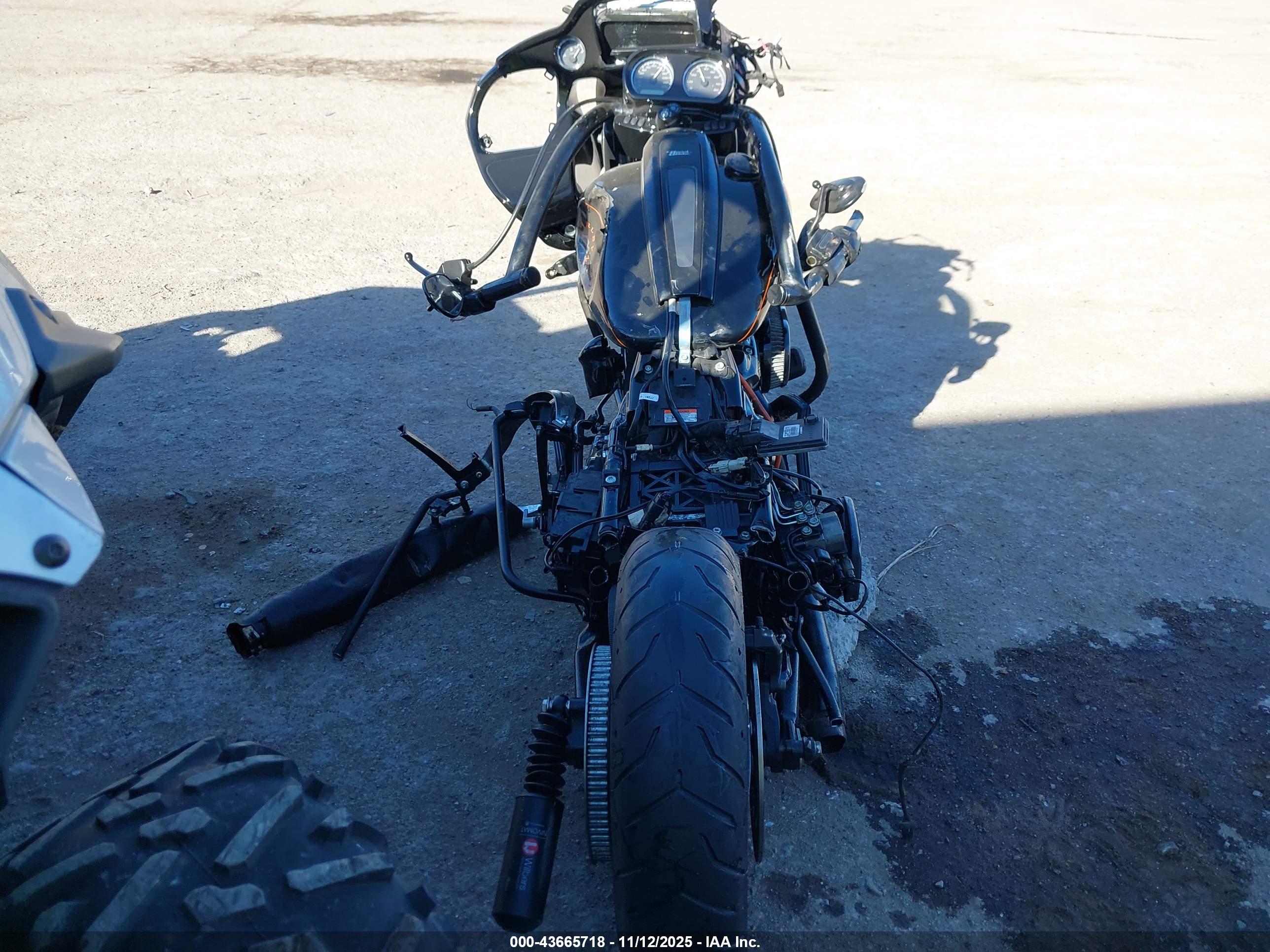 HARLEY-DAVIDSON FLTRXS image 6