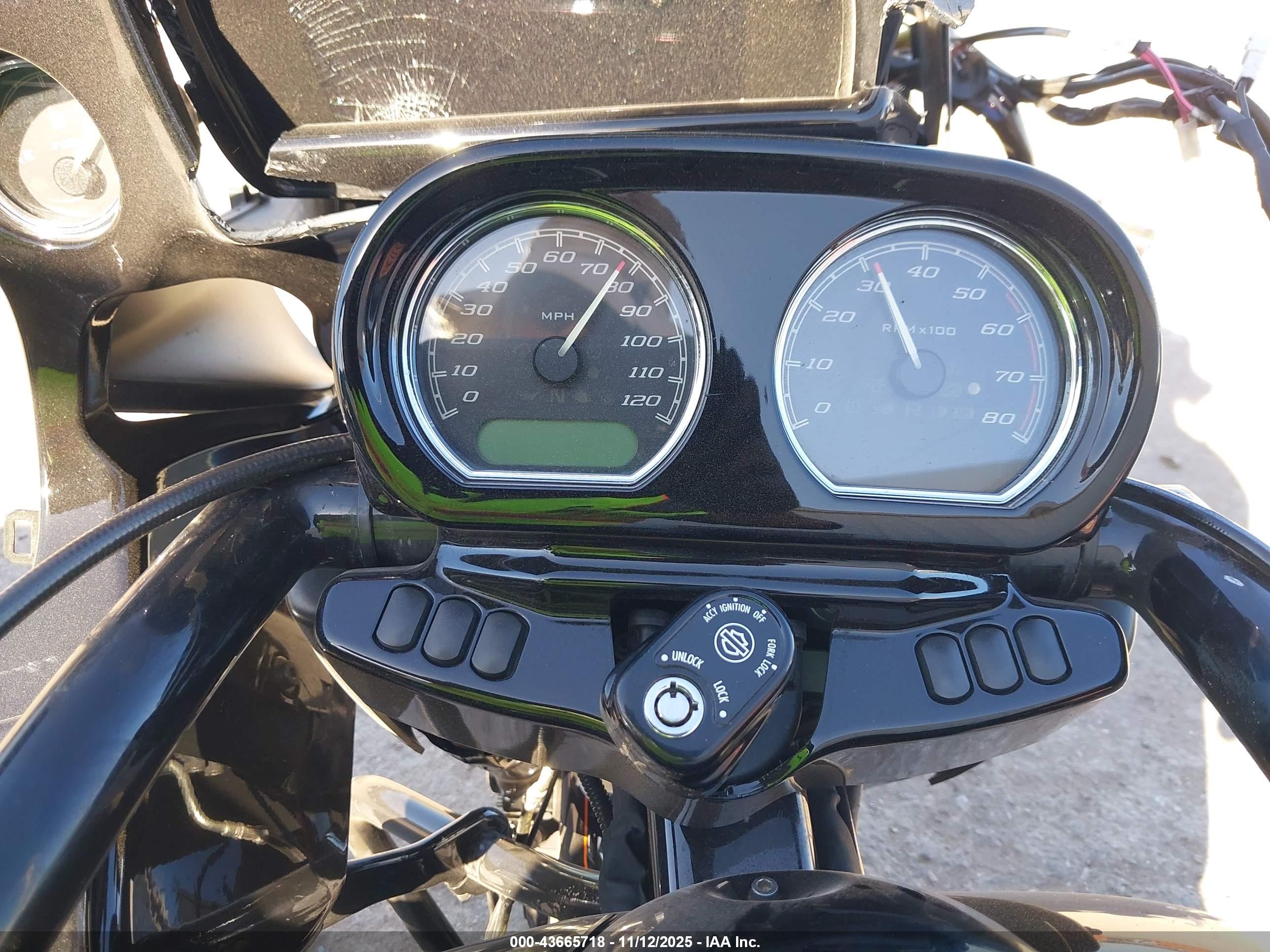 HARLEY-DAVIDSON FLTRXS image 7