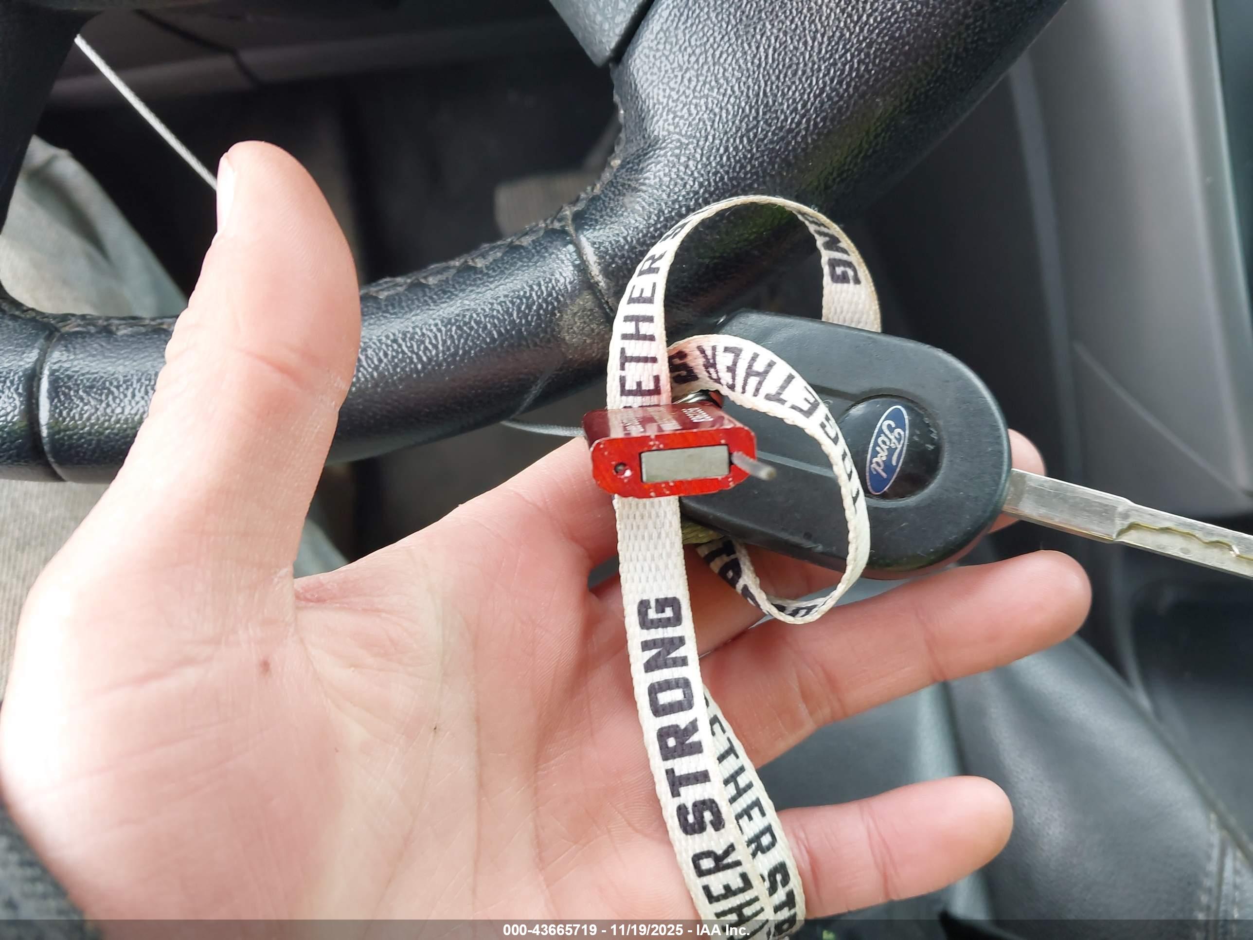 FORD ESCAPE image 11