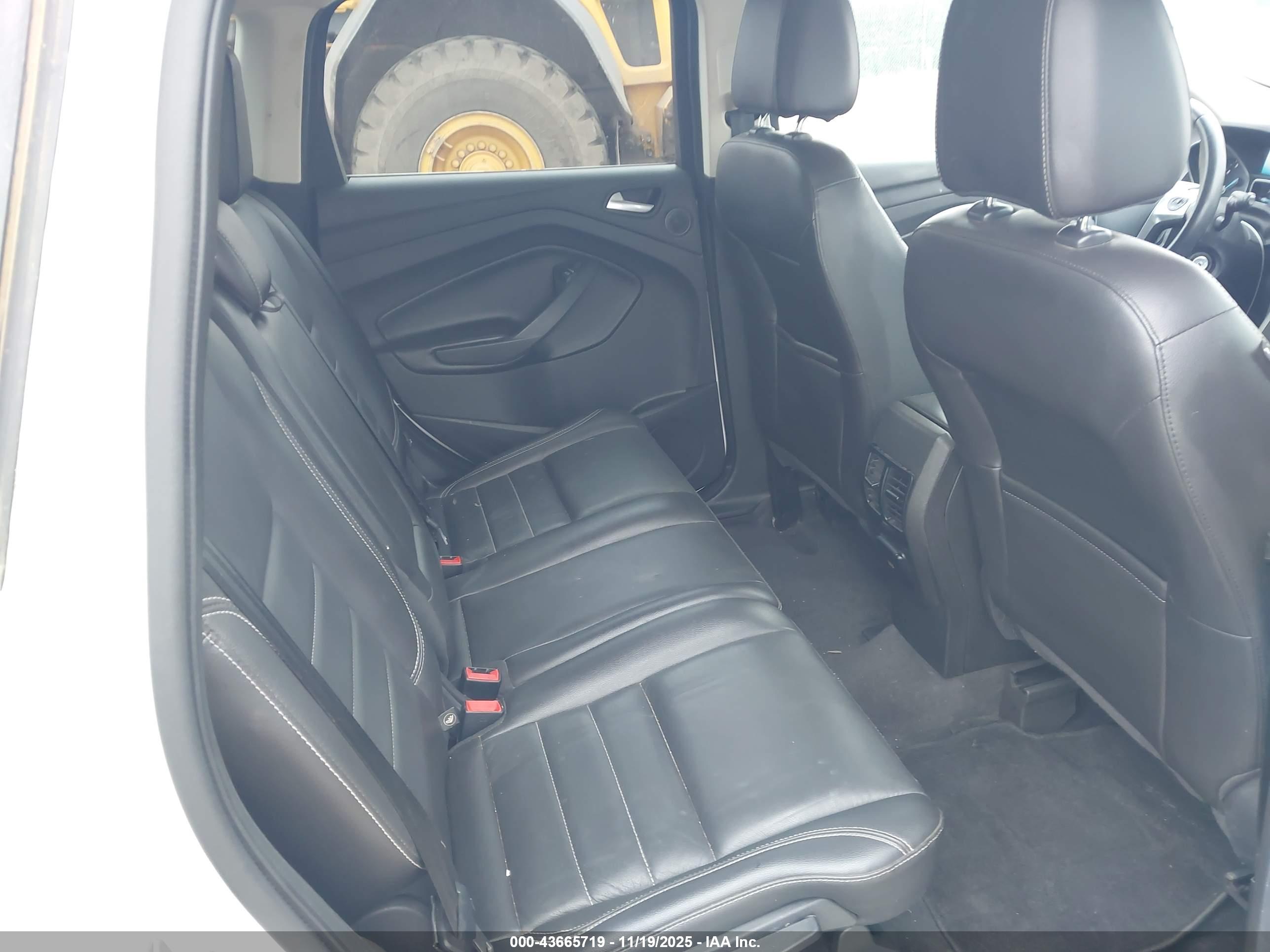 FORD ESCAPE image 8
