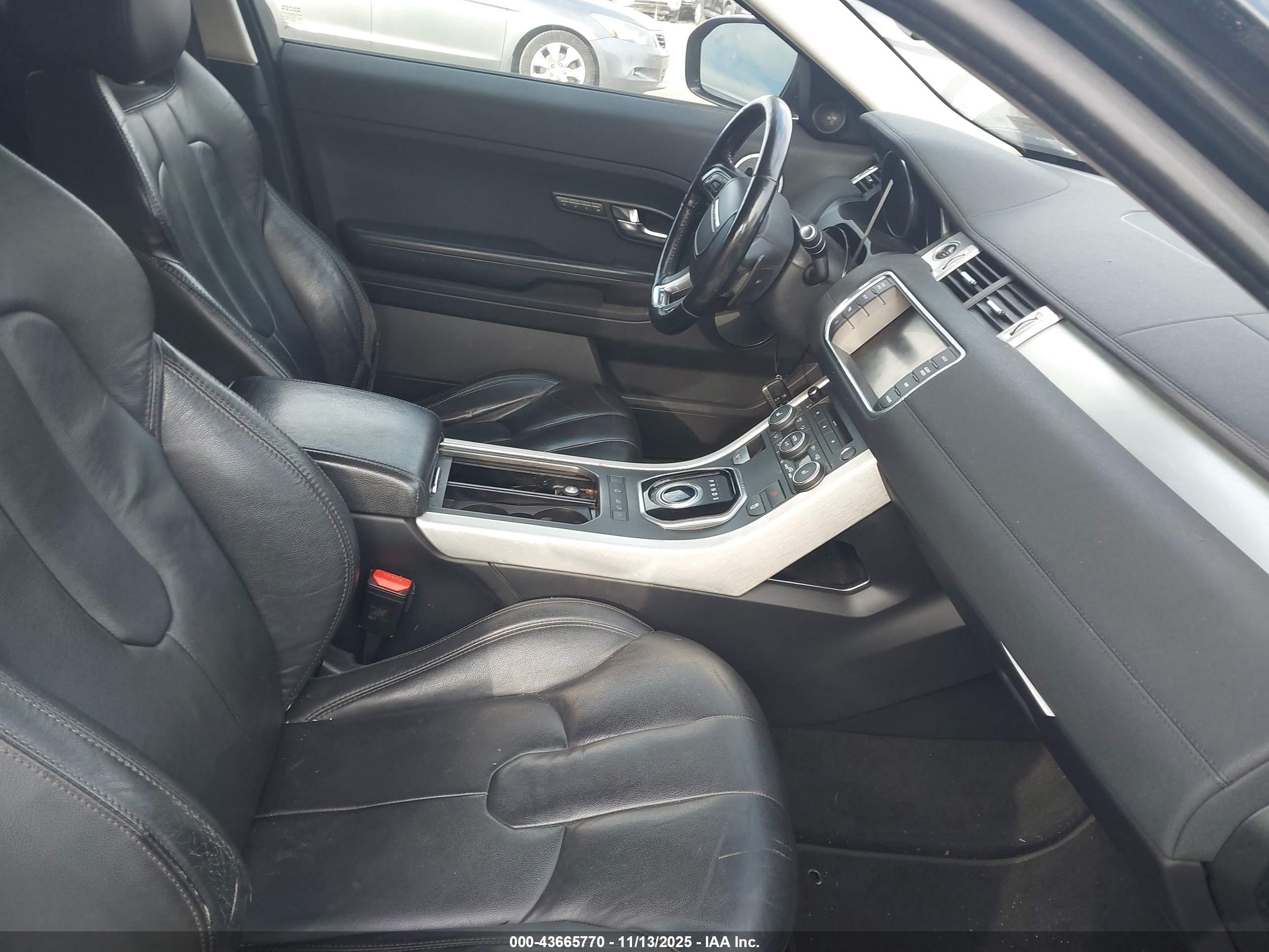 LAND ROVER image 5