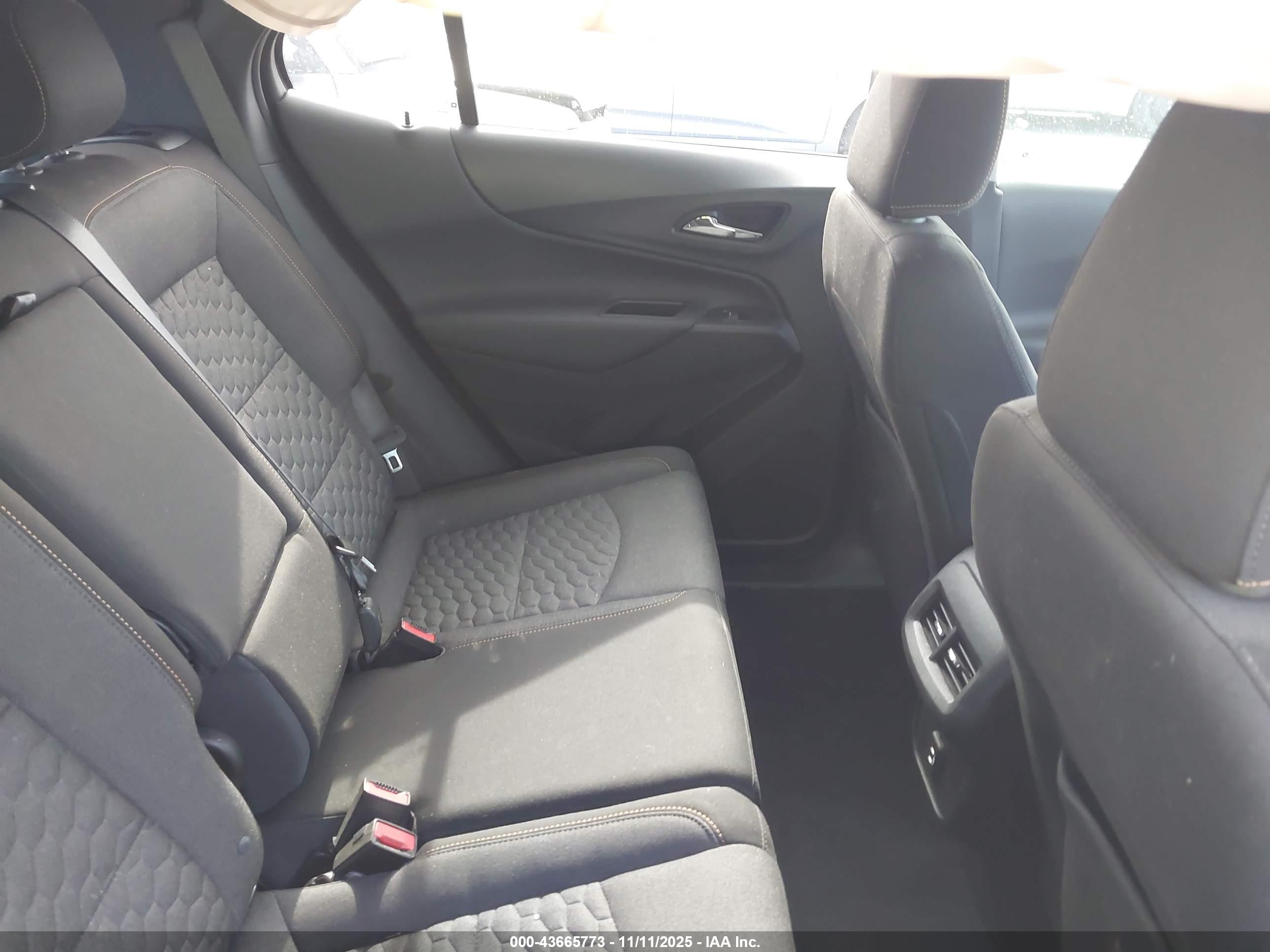 CHEVROLET EQUINOX image 8