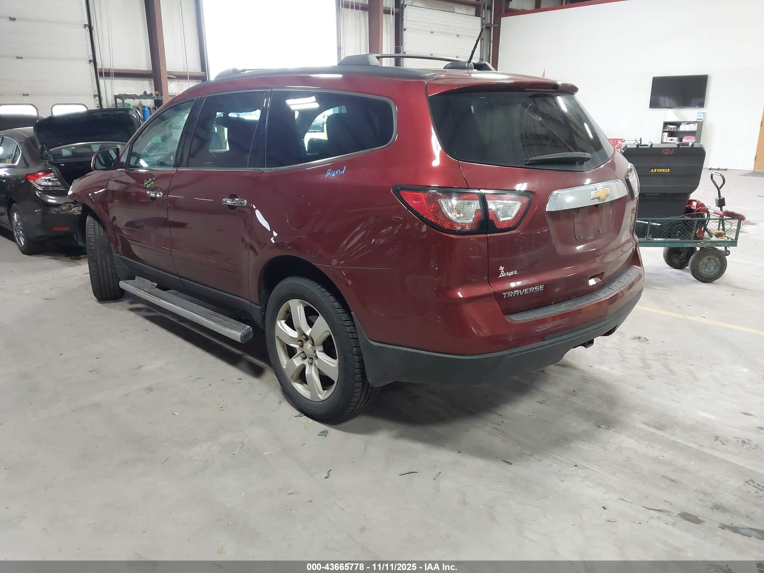 CHEVROLET TRAVERSE image 3