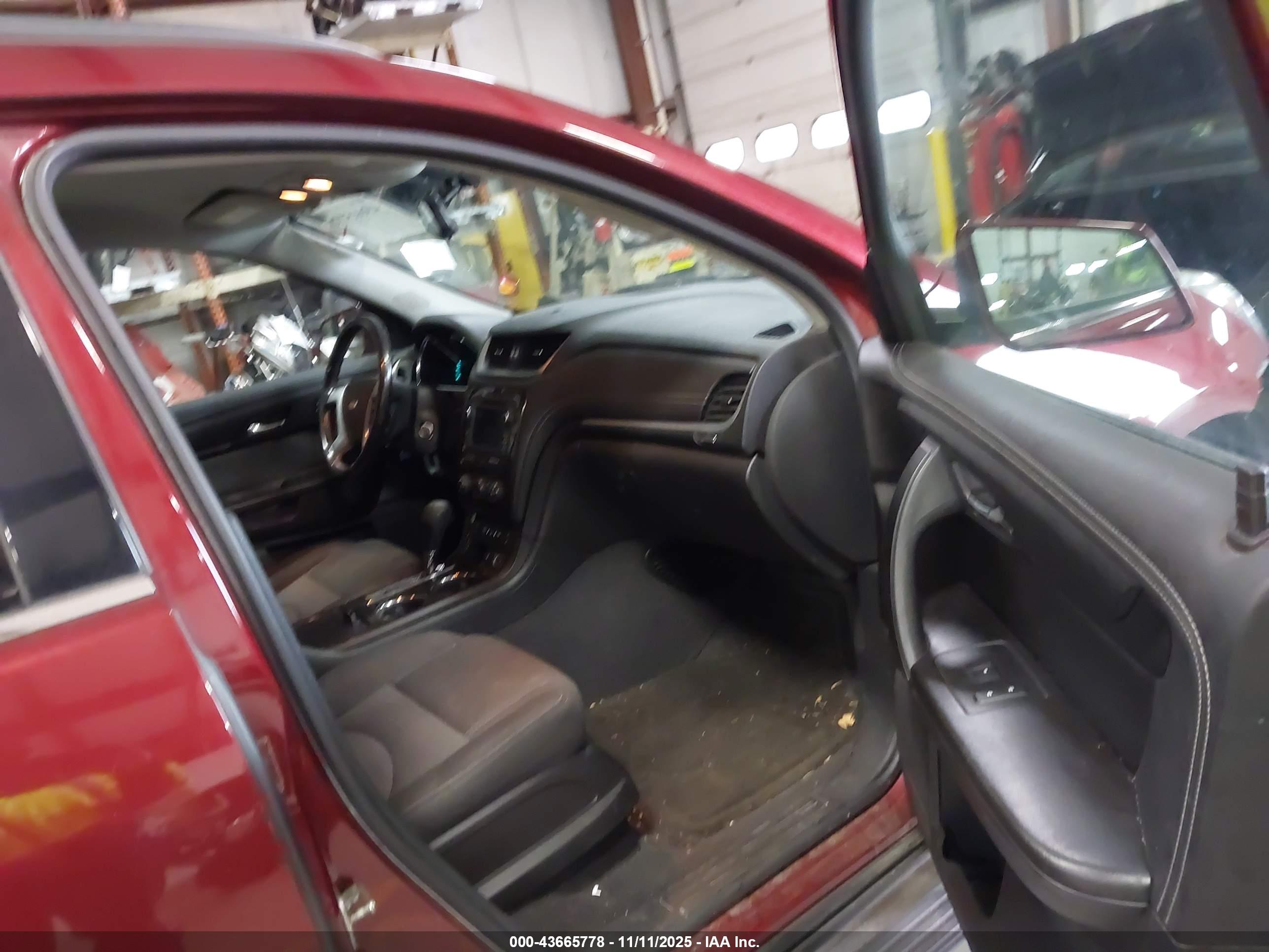 CHEVROLET TRAVERSE image 5