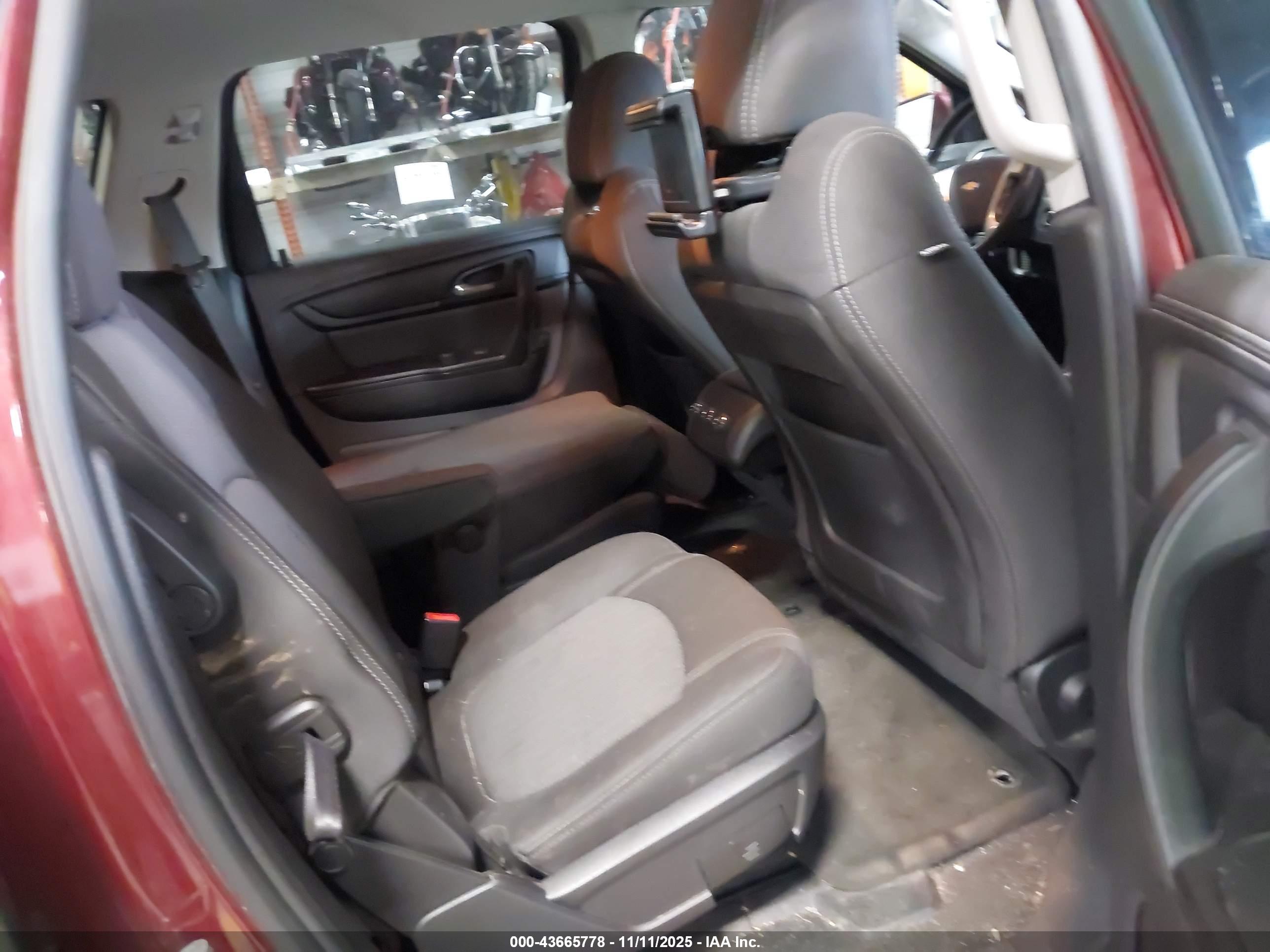 CHEVROLET TRAVERSE image 8