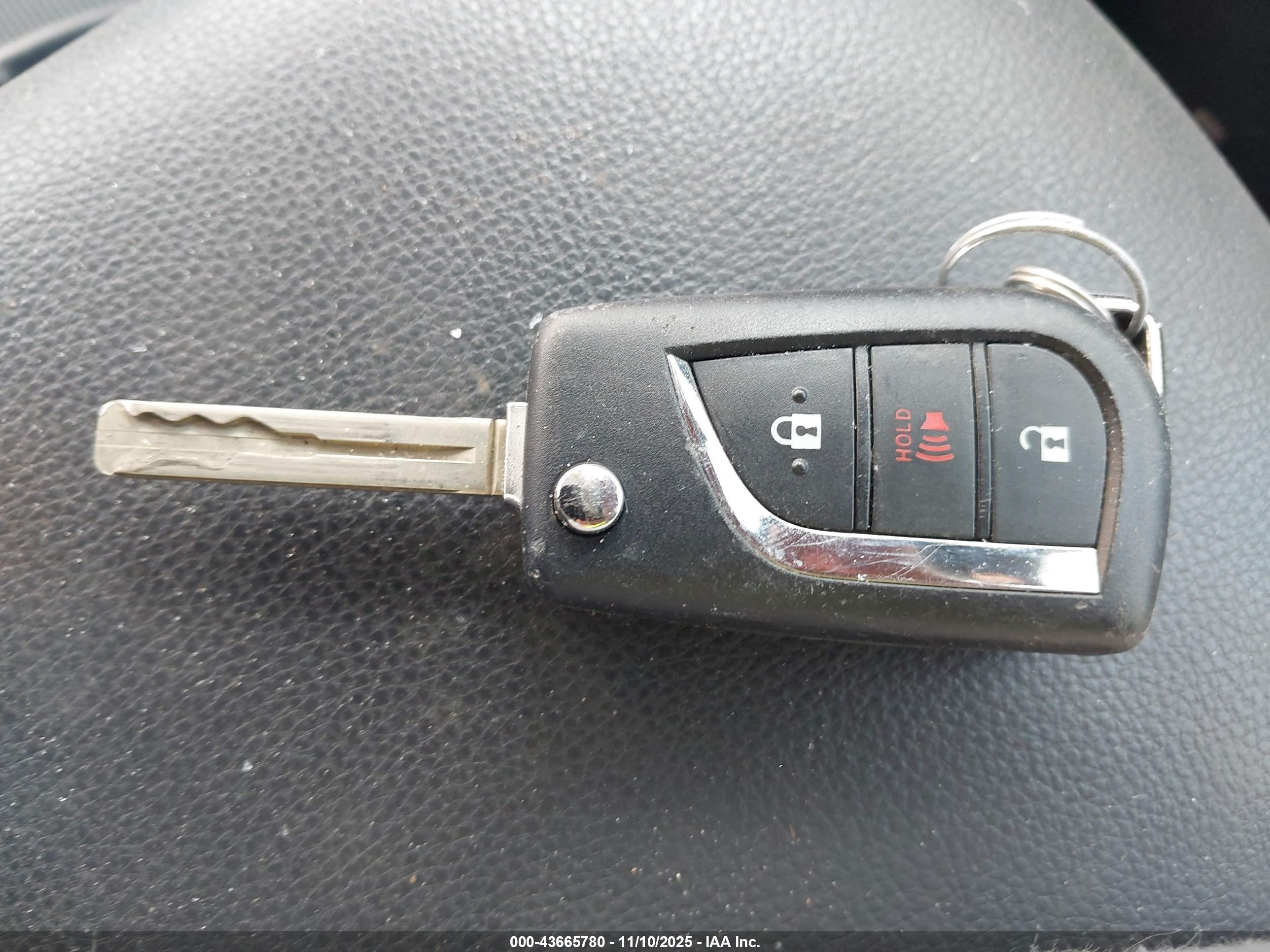 TOYOTA RAV4 image 11