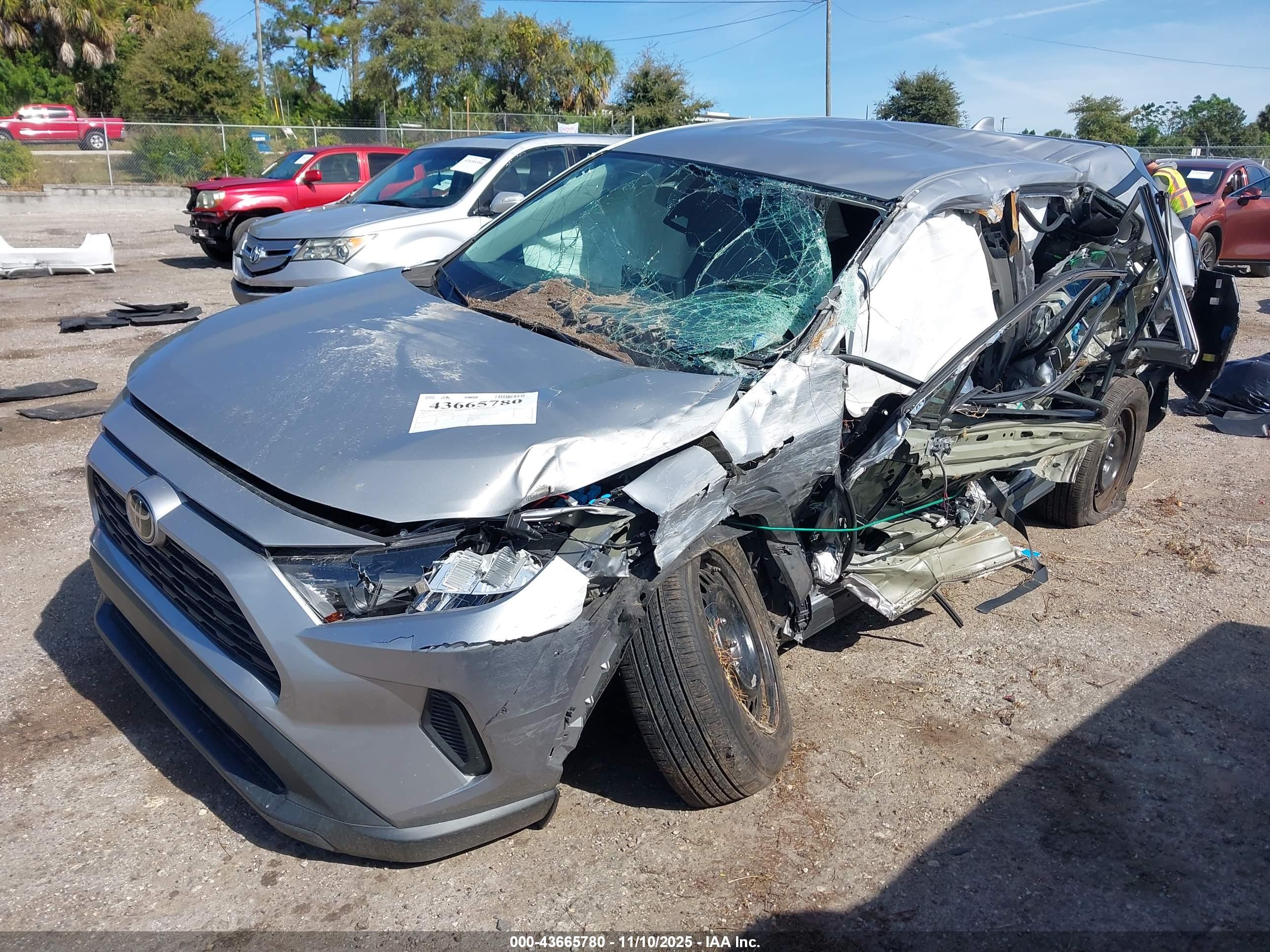TOYOTA RAV4 image 2
