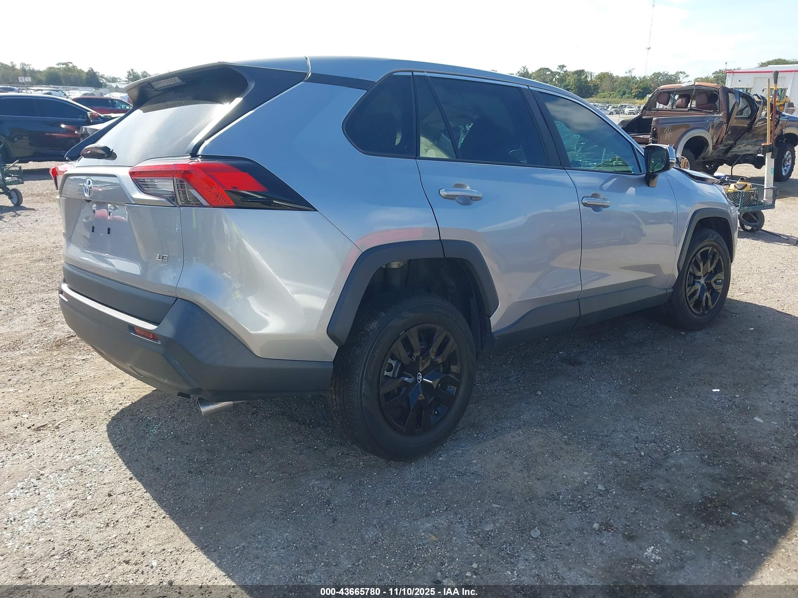 TOYOTA RAV4 image 4