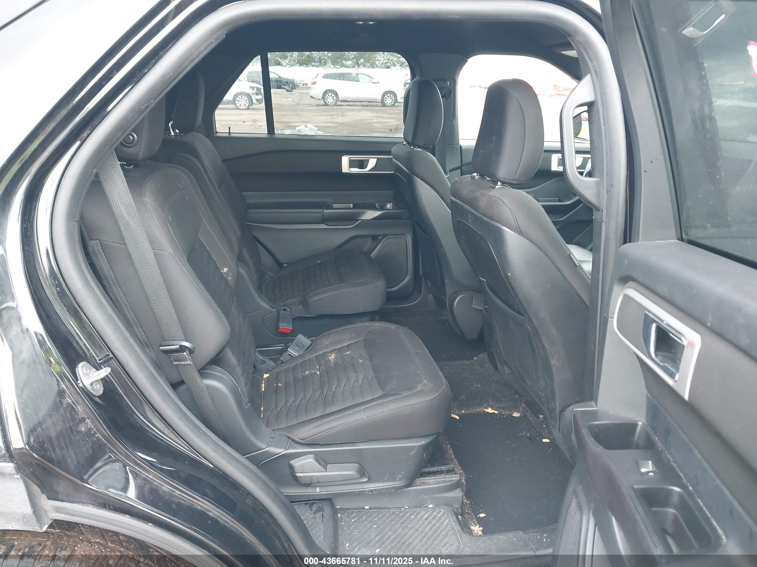 FORD EXPLORER image 8