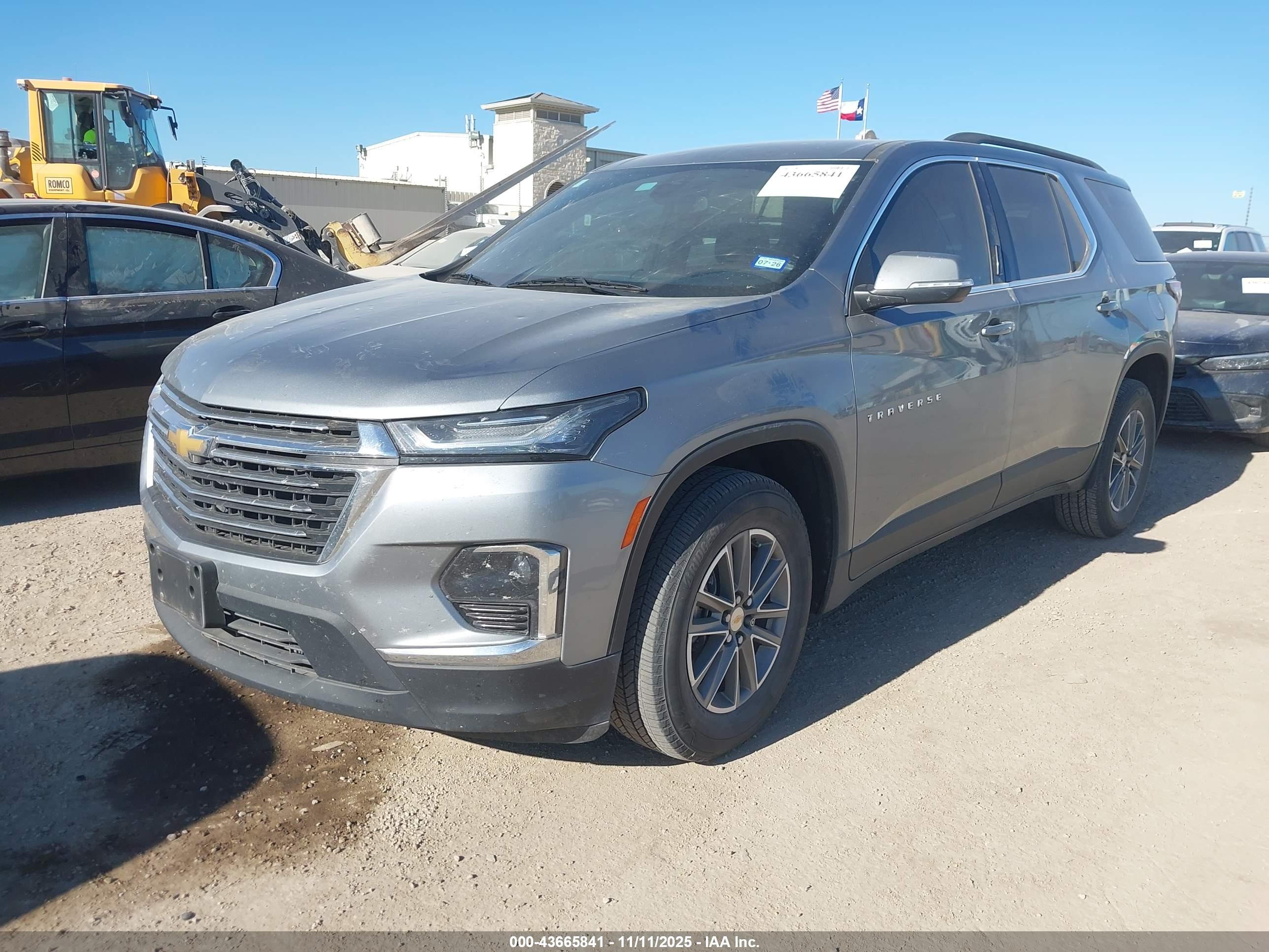 CHEVROLET TRAVERSE image 2