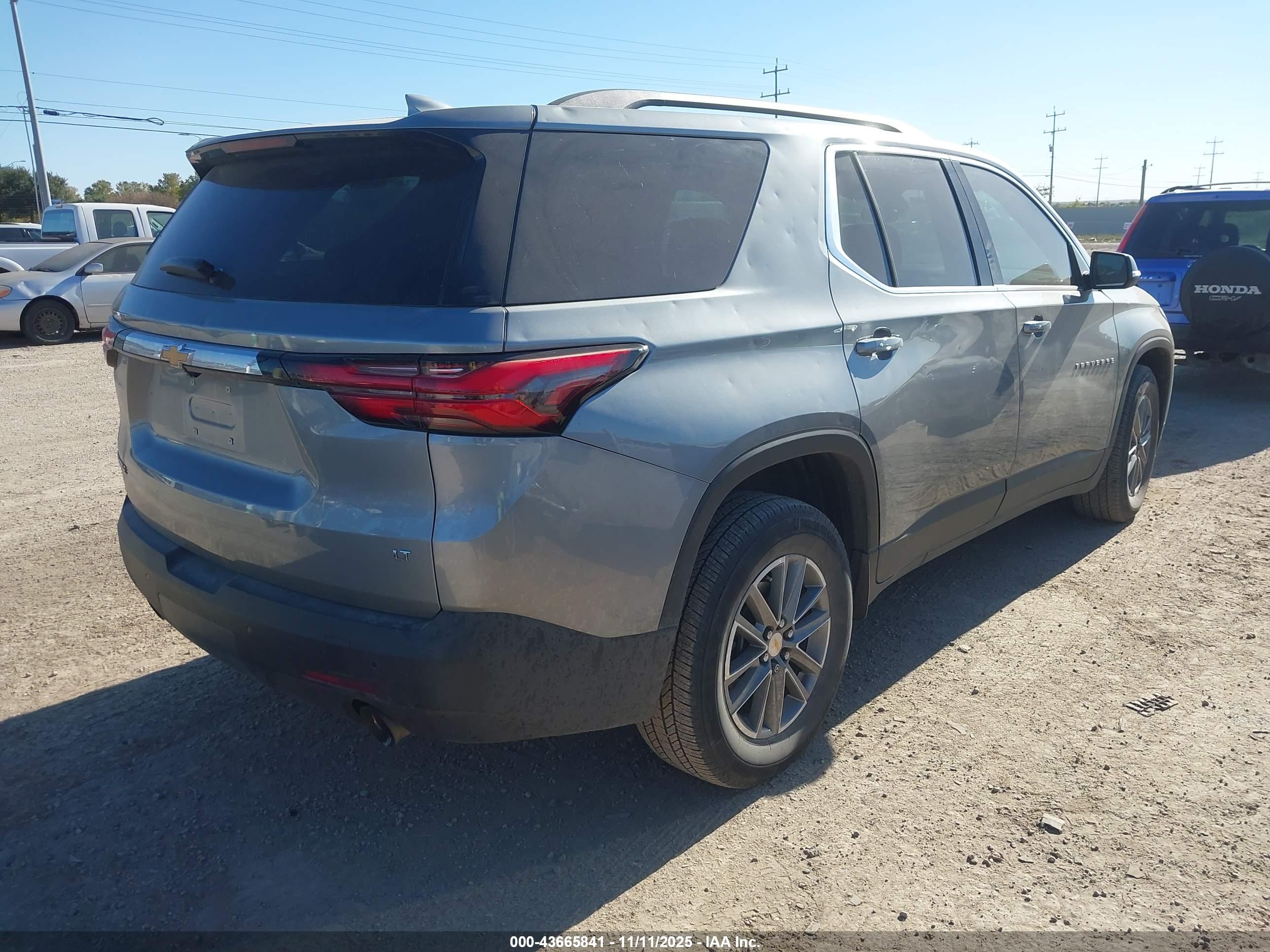 CHEVROLET TRAVERSE image 4
