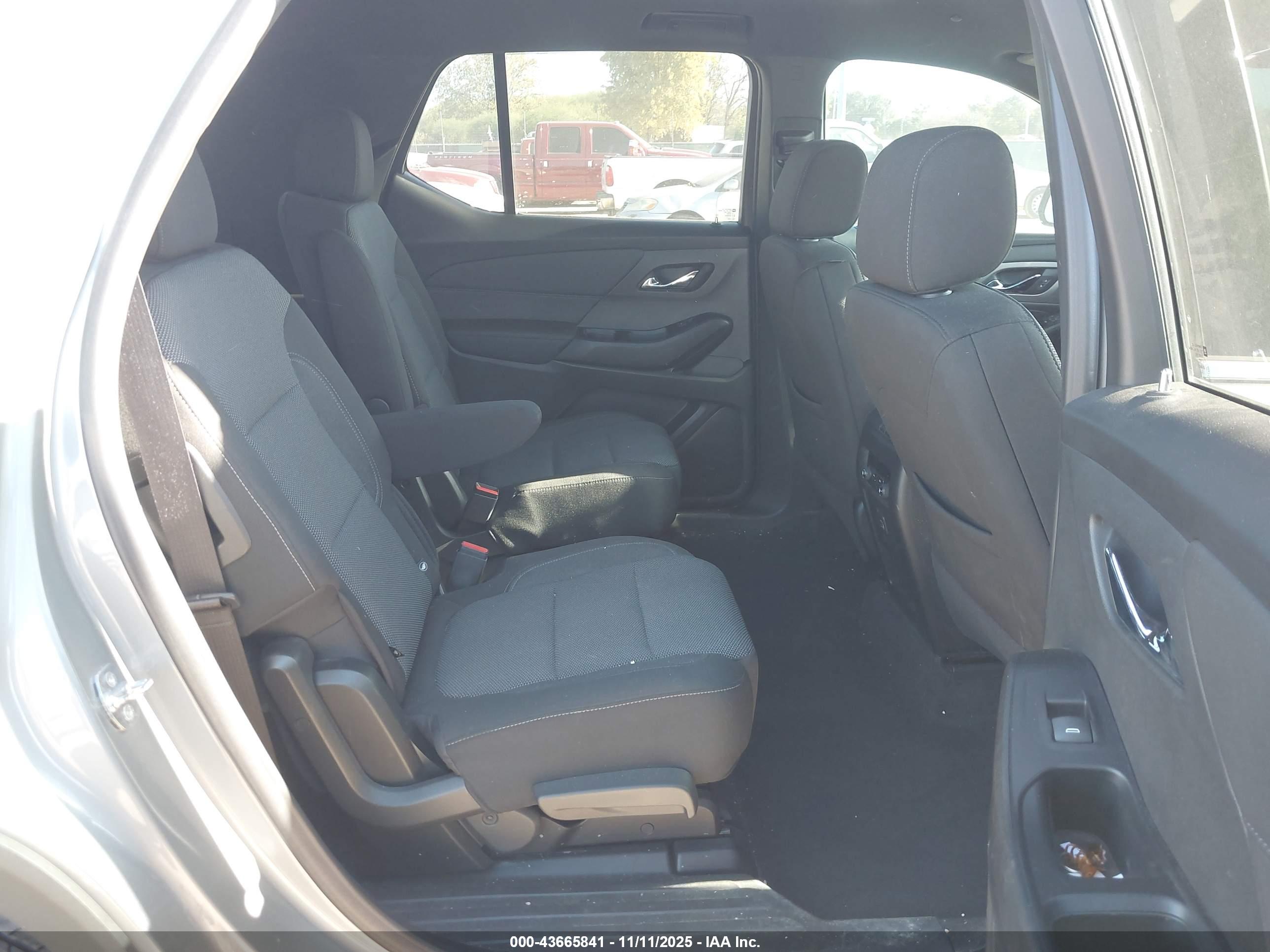 CHEVROLET TRAVERSE image 8