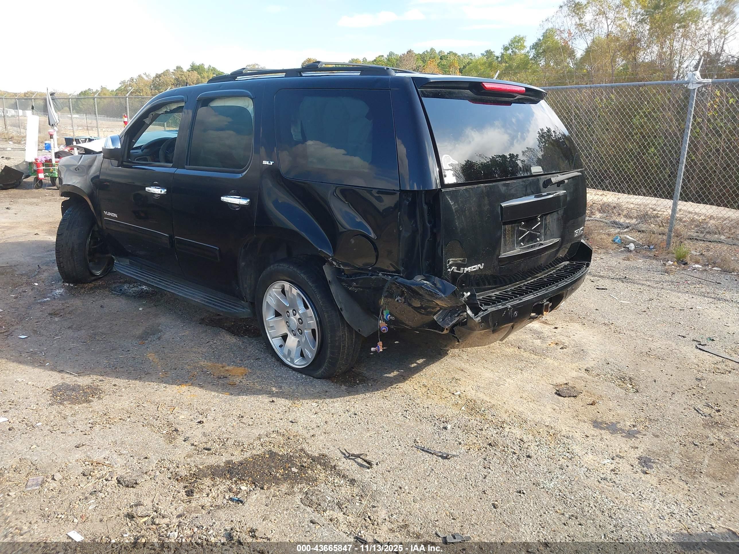 GMC YUKON image 3
