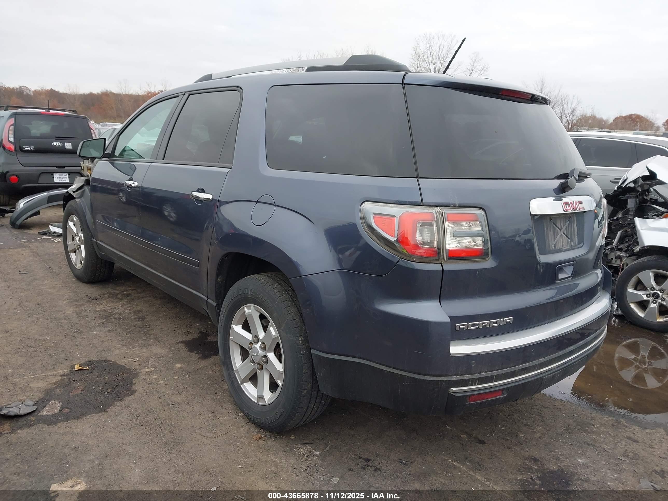 GMC ACADIA image 3