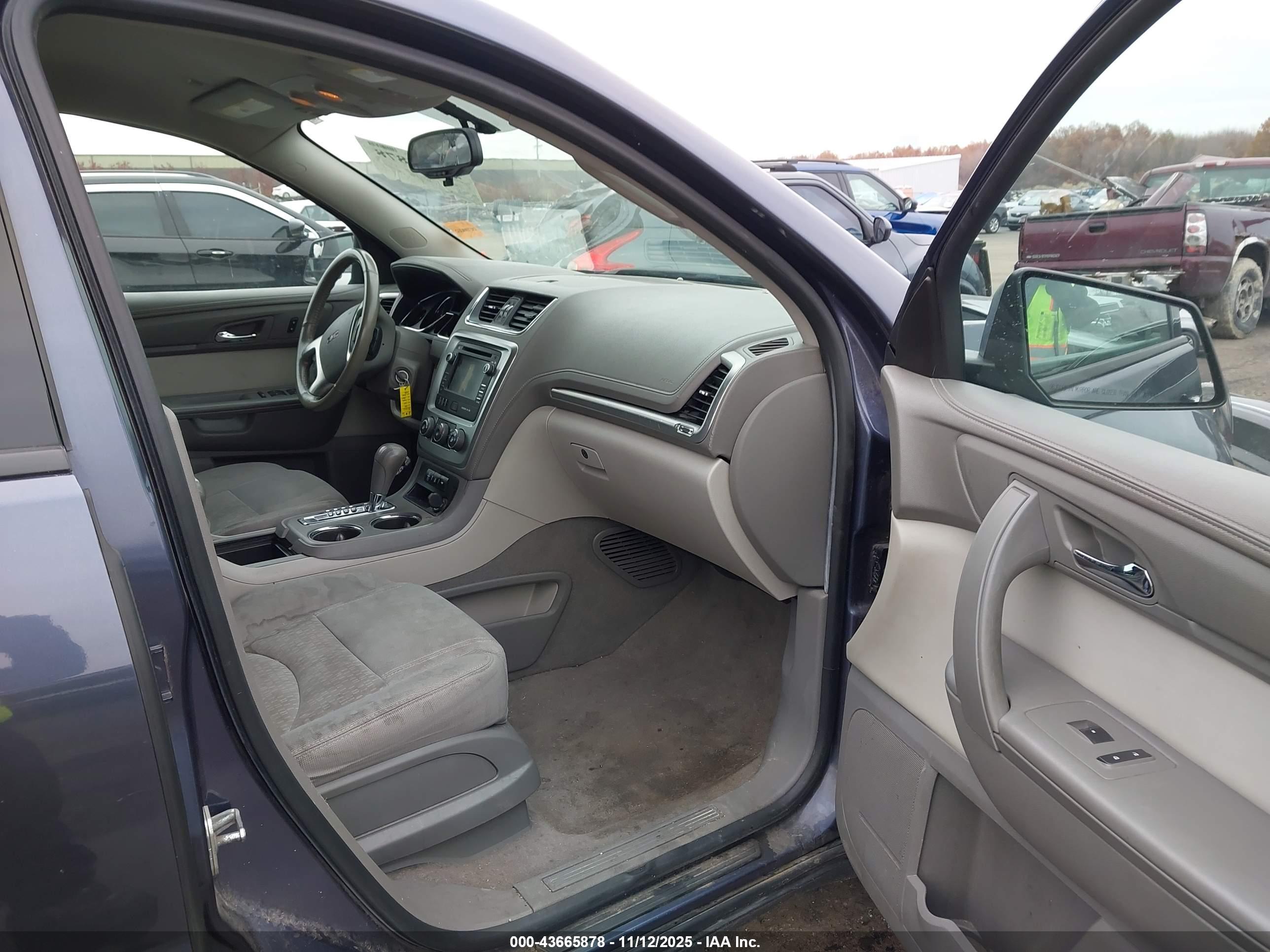 GMC ACADIA image 5