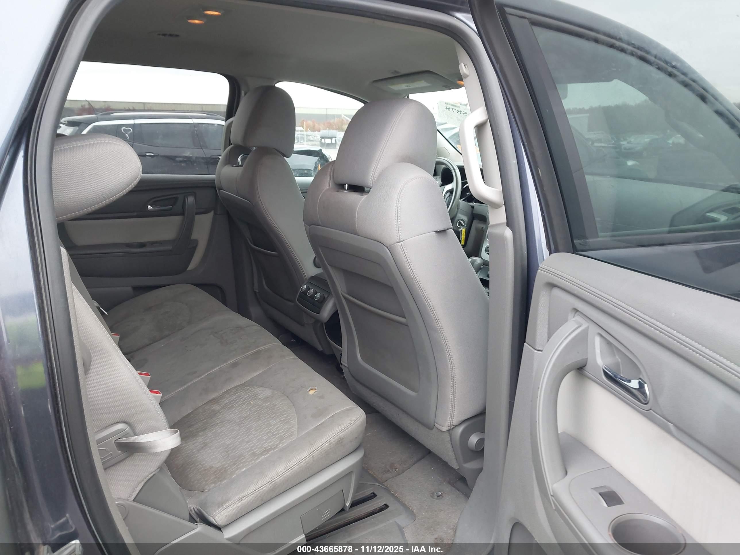 GMC ACADIA image 8