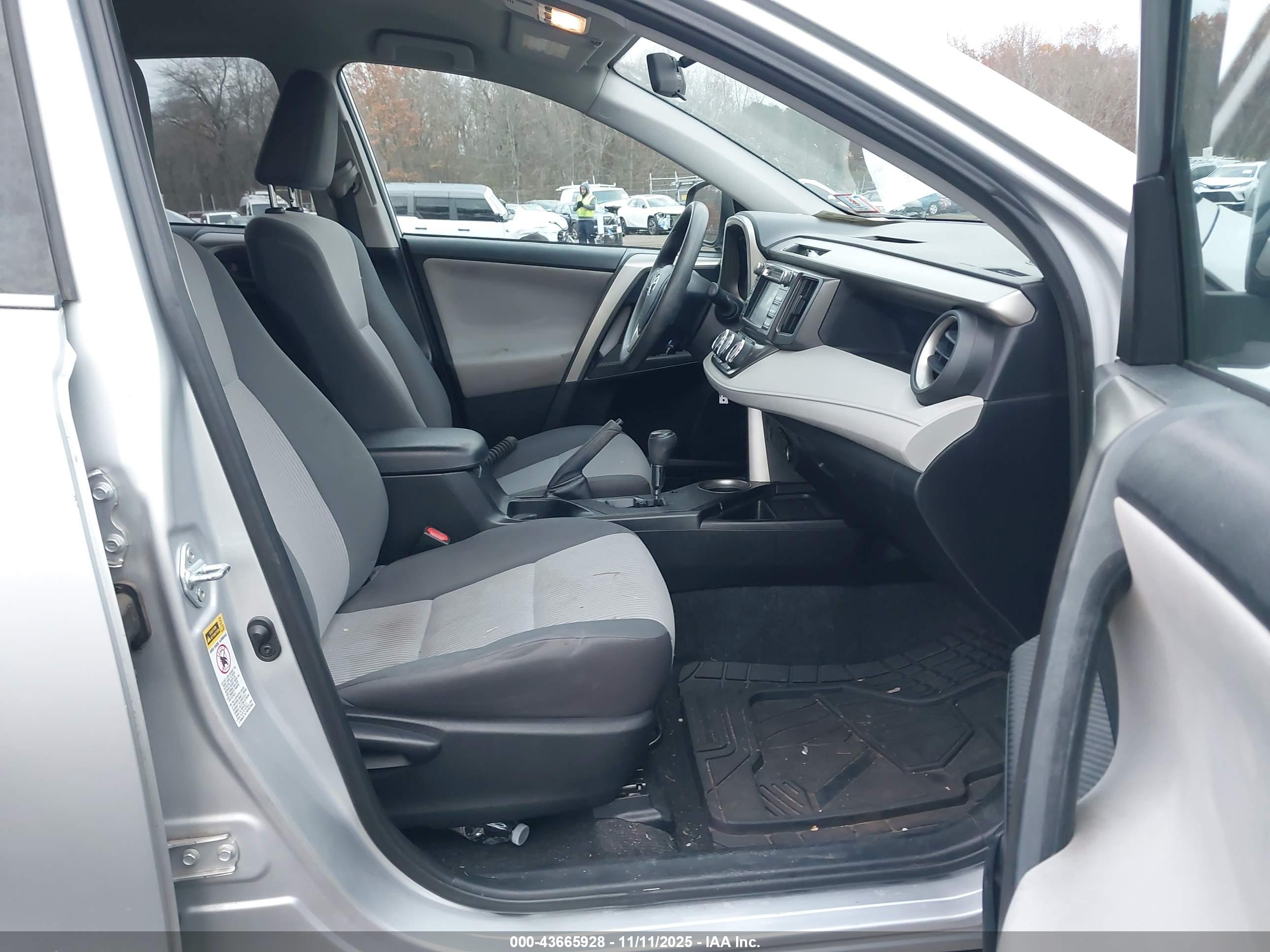 TOYOTA RAV4 image 5