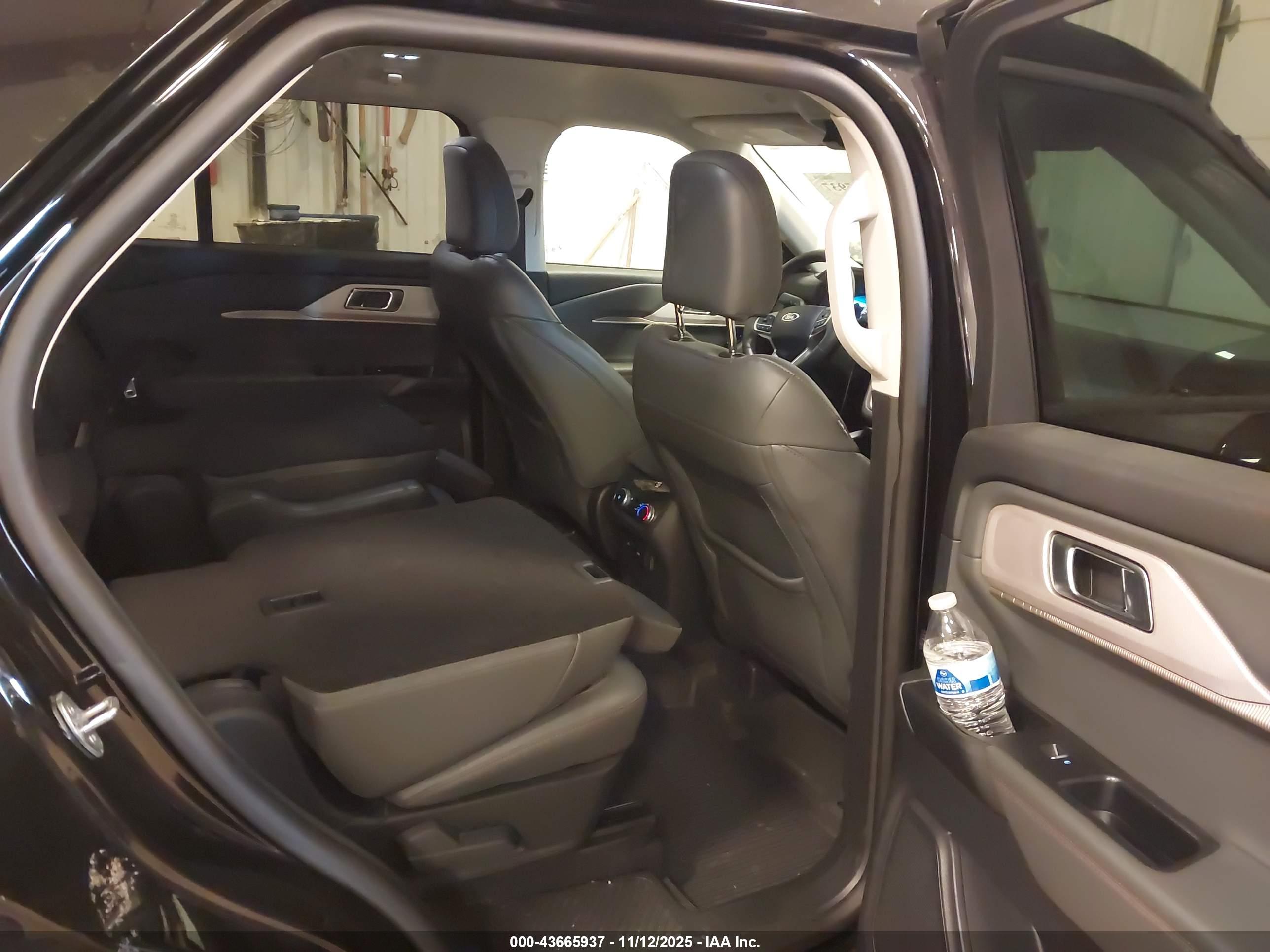 FORD EXPLORER image 8