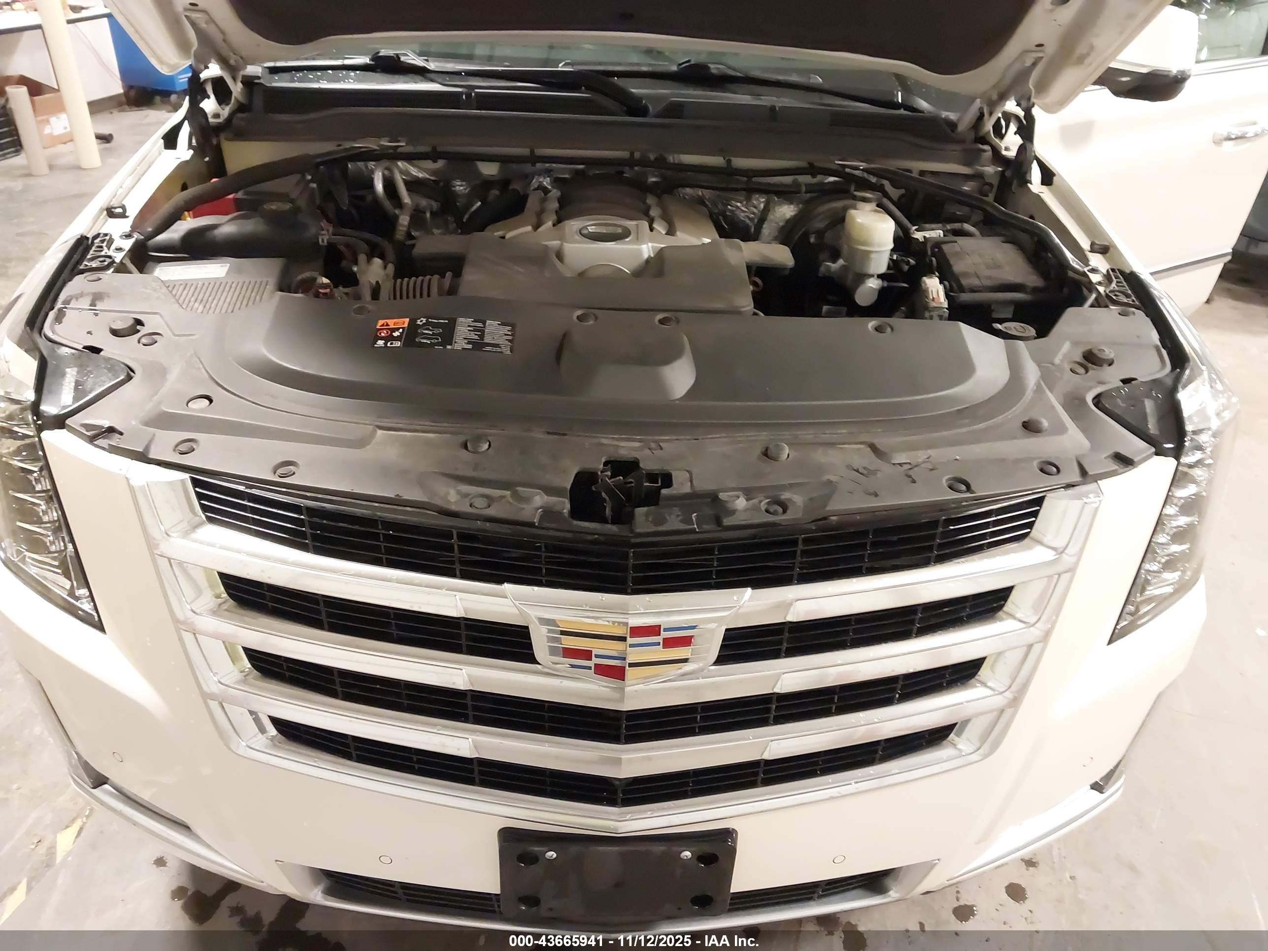 CADILLAC ESCALADE image 10