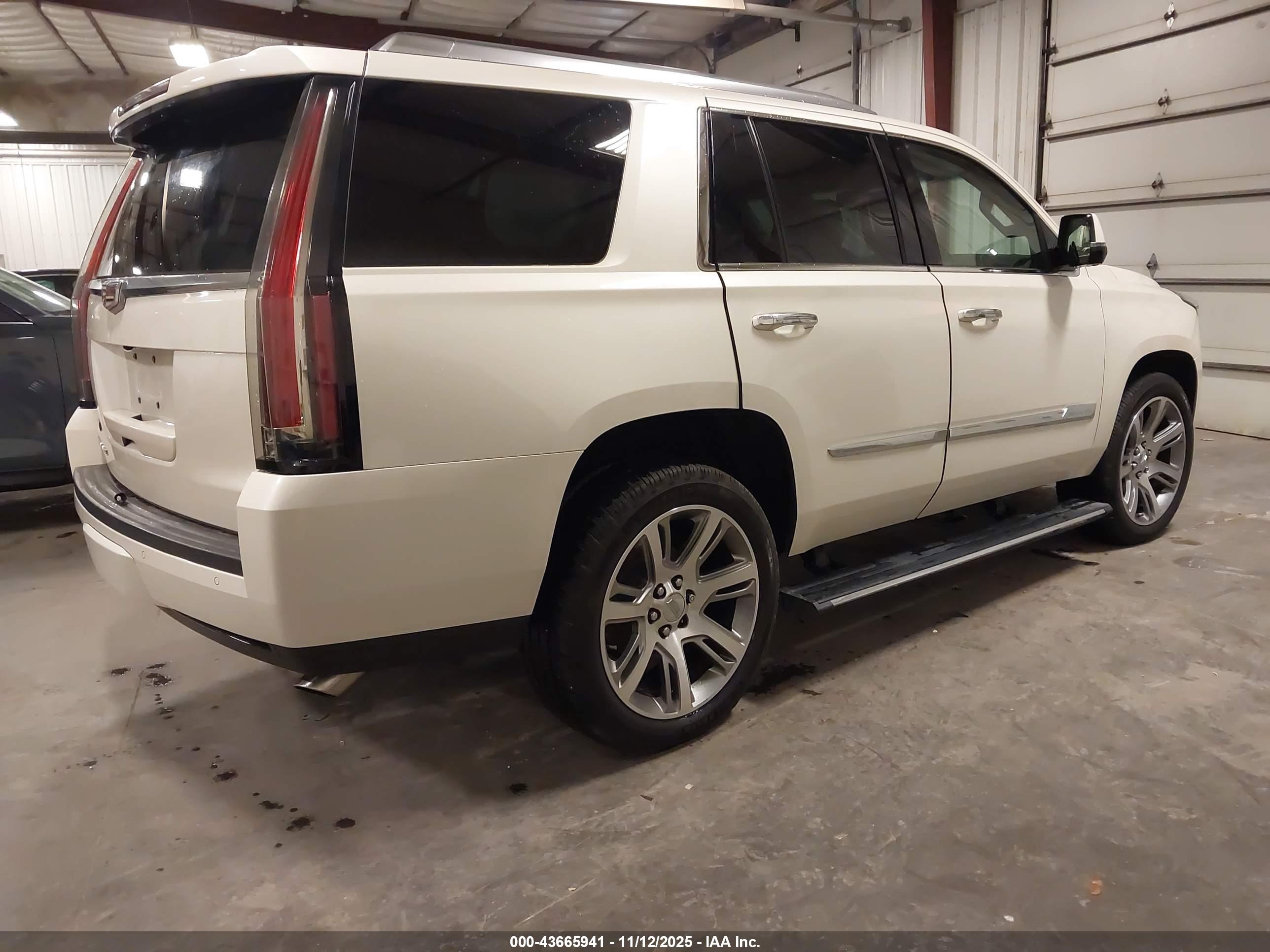 CADILLAC ESCALADE image 4