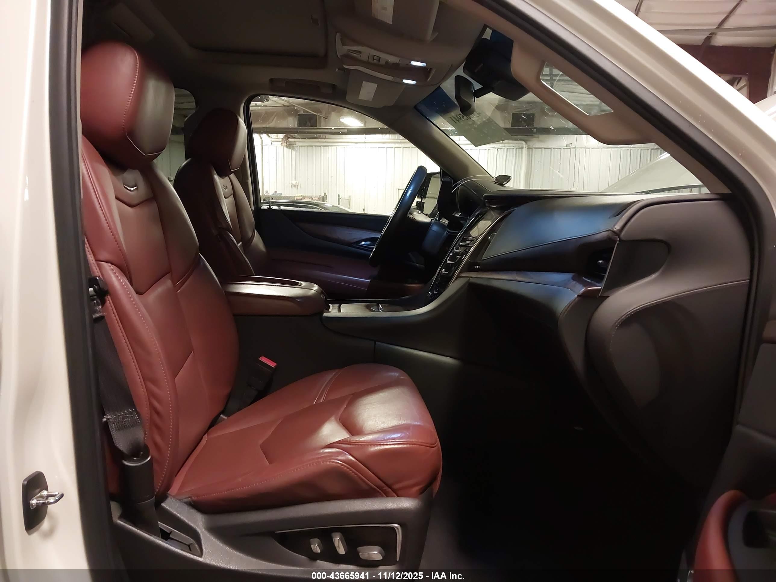 CADILLAC ESCALADE image 5
