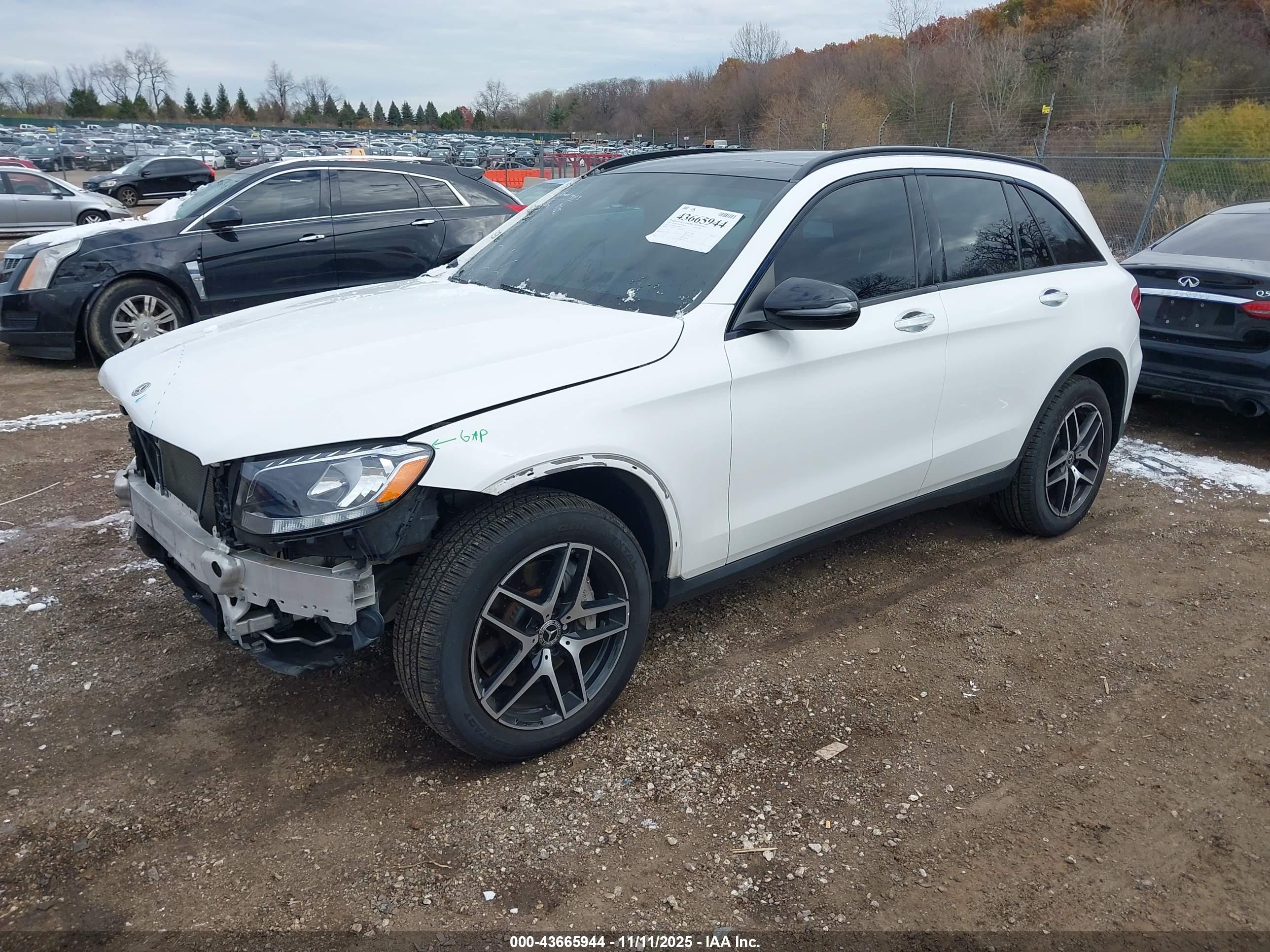 MERCEDES-BENZ GLC image 2