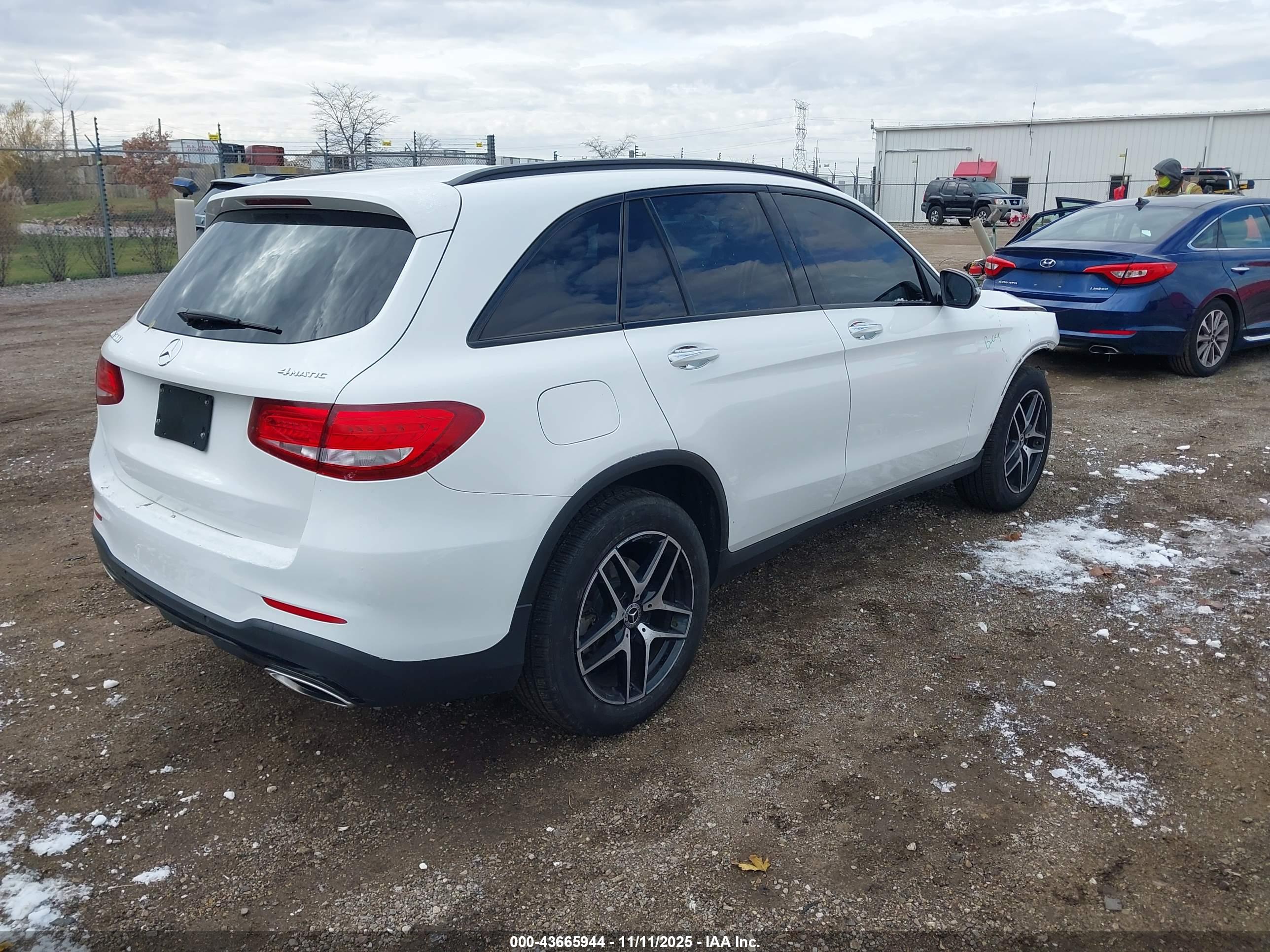 MERCEDES-BENZ GLC image 4